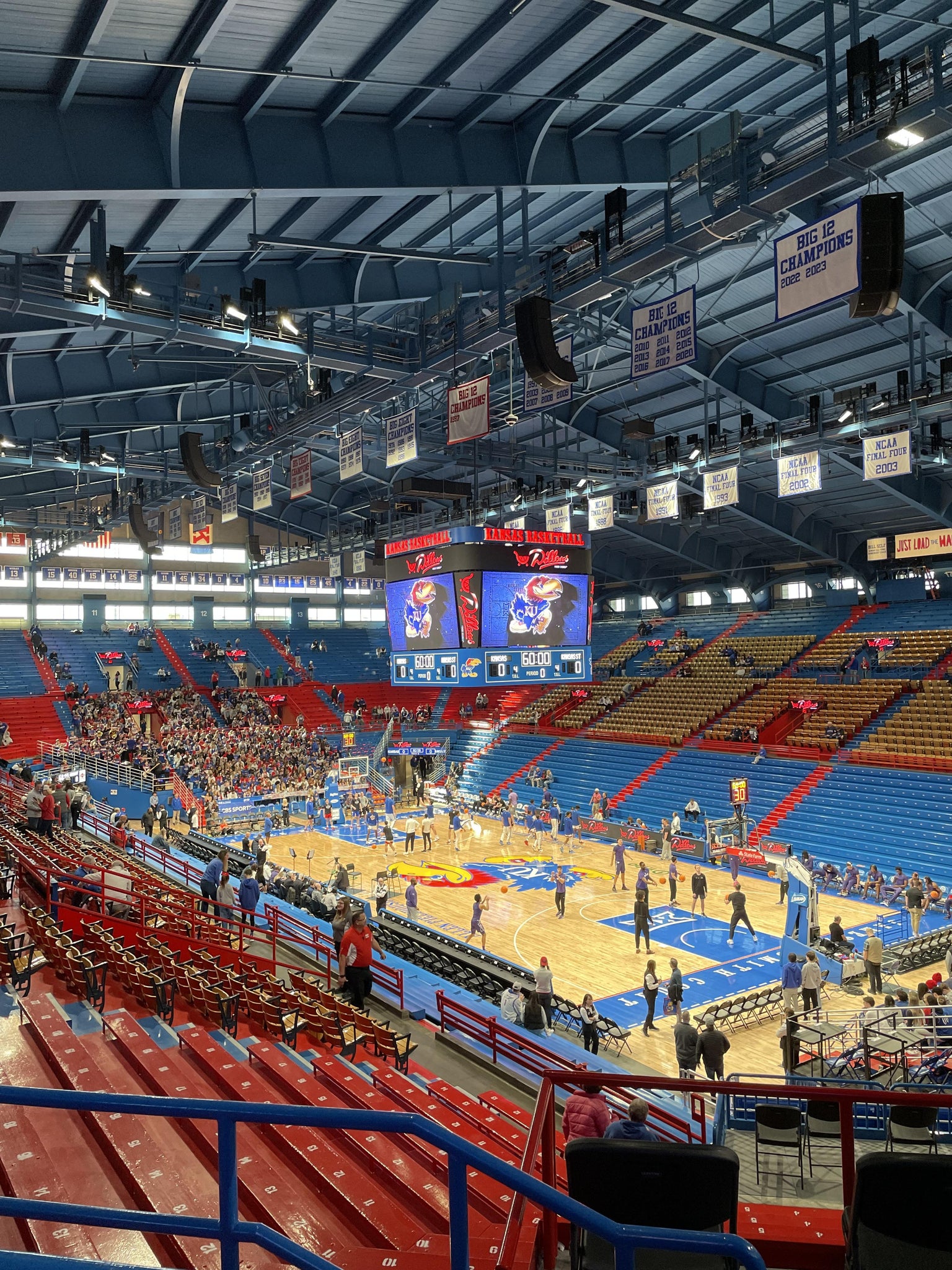 Vue réelle des fans prise de la Section 2 A au site Allen Fieldhouse par Darby  T
