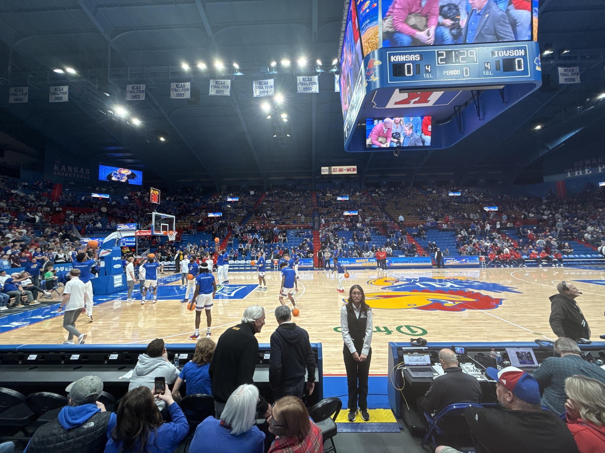 Vue réelle des fans prise de la Section H au site Allen Fieldhouse par Daniel S