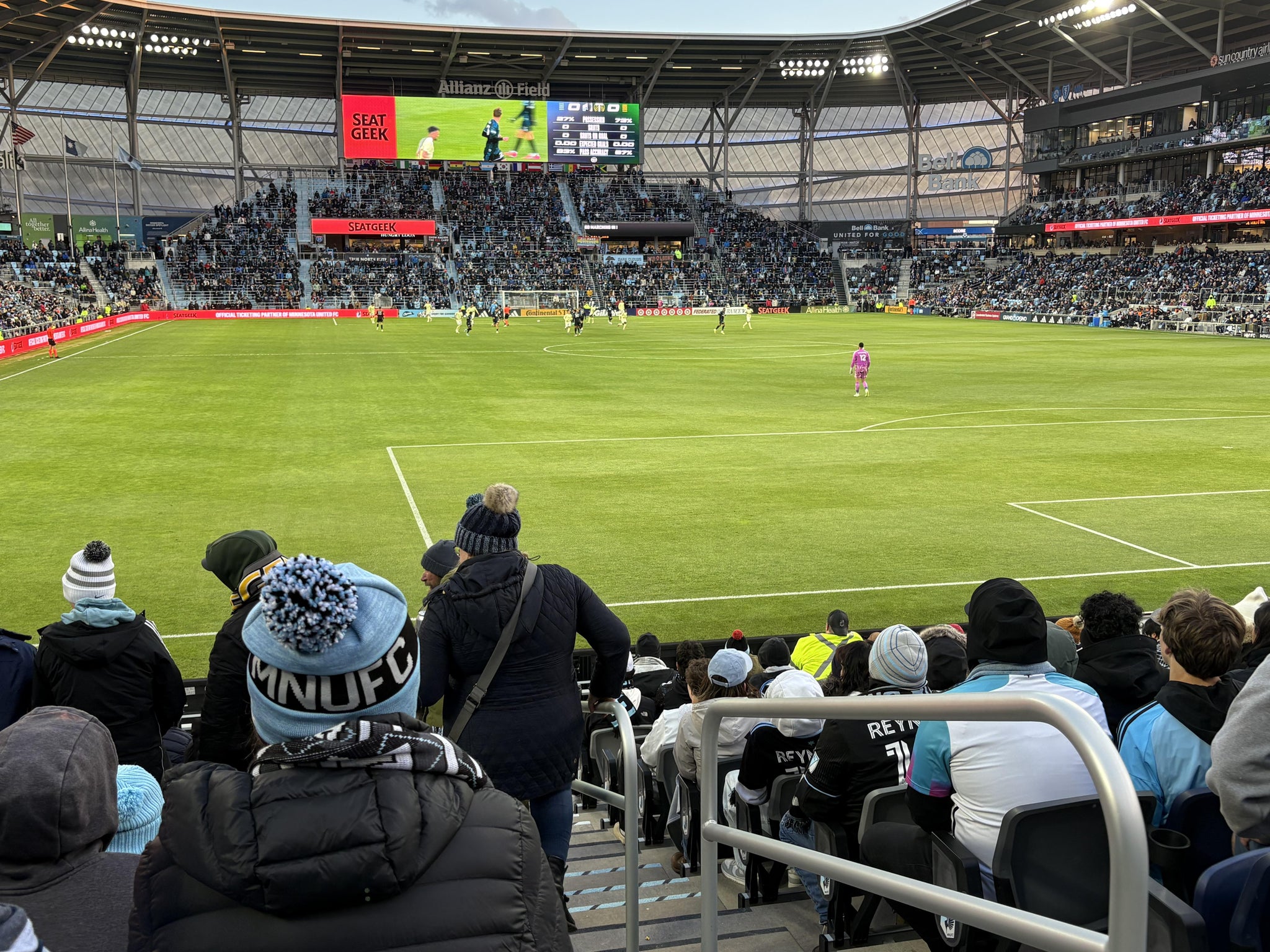 Vue réelle des fans prise de la Section 06 au site Allianz Field par Bill D