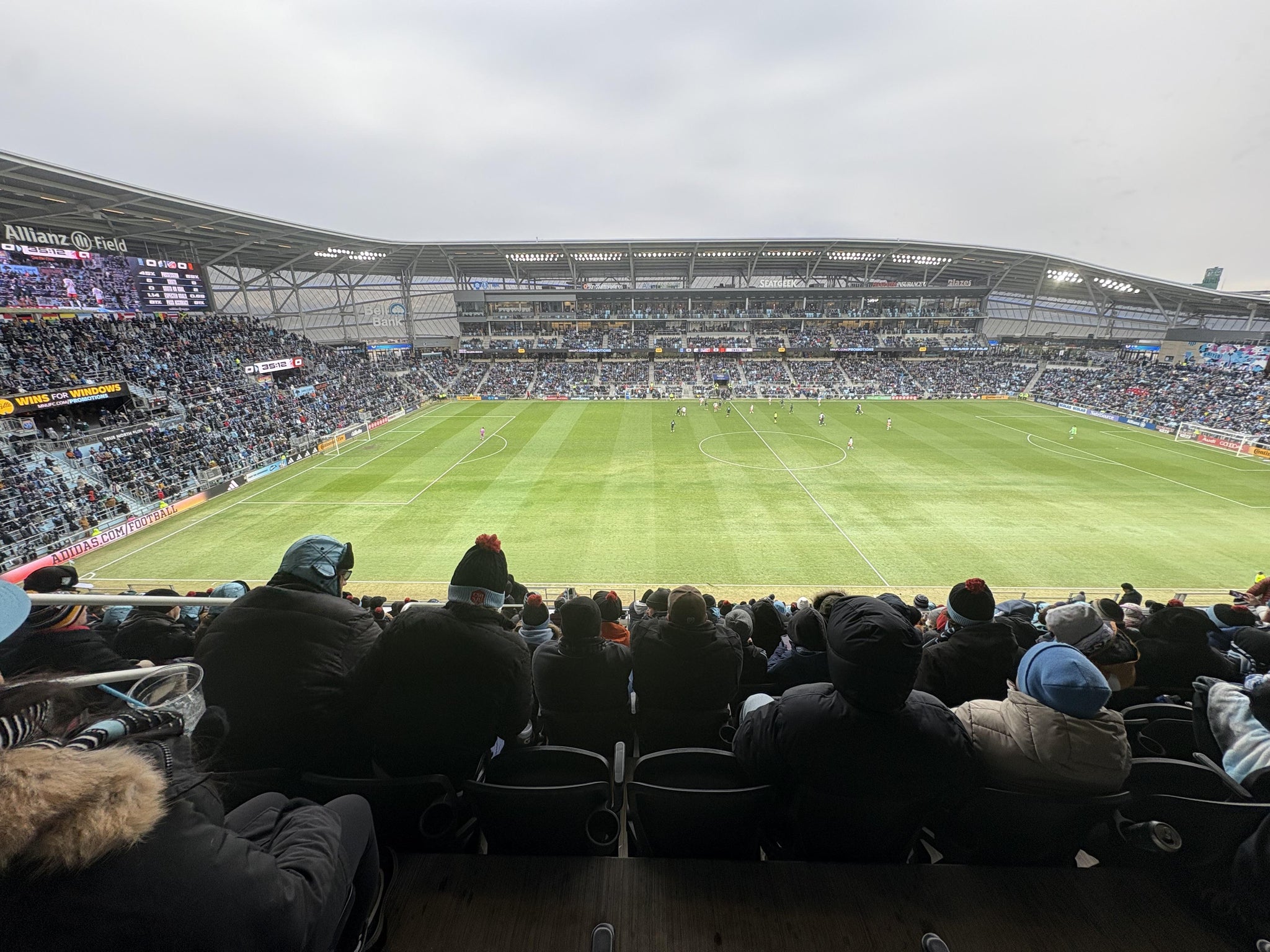 Vue réelle des fans prise de la Section 114 au site Allianz Field par Gavin S