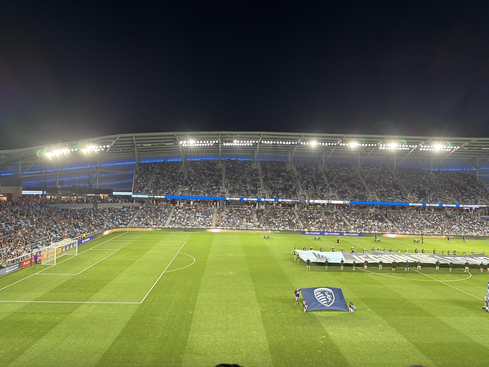 Vue réelle des fans prise de la Section 135 au site Allianz Field par Monique M