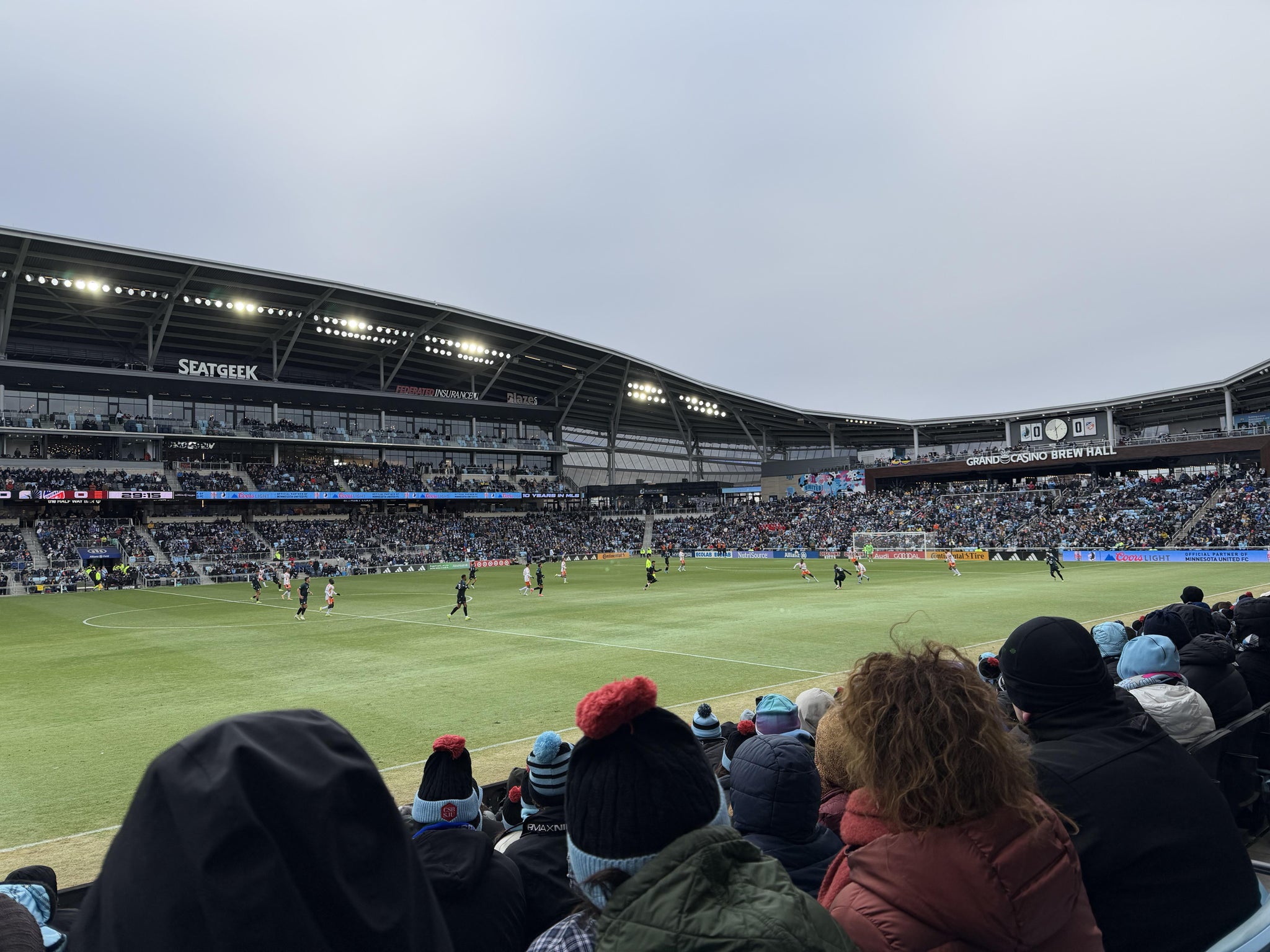 Vue réelle des fans prise de la Section 14 au site Allianz Field par Sangbum R