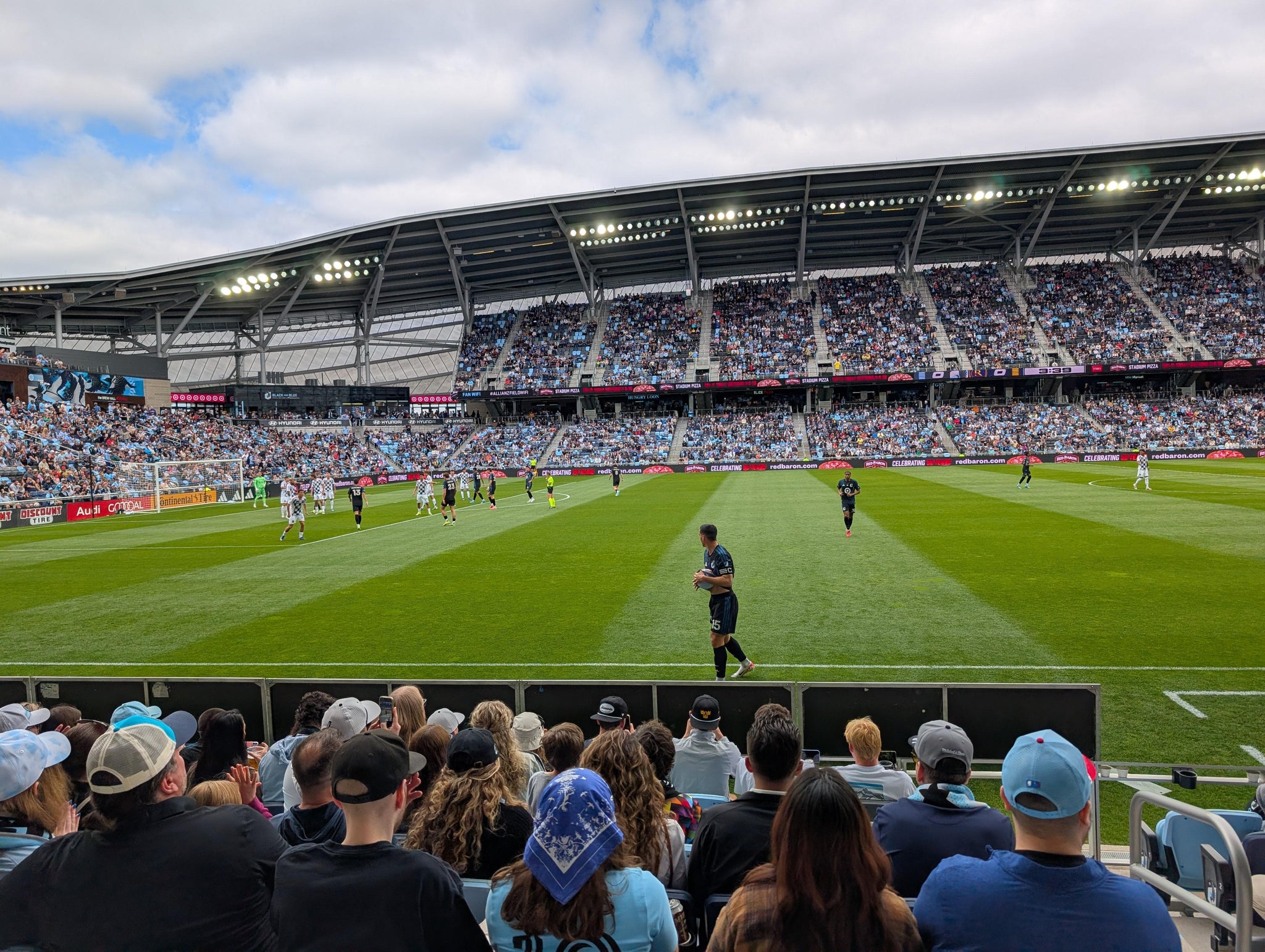 Vue réelle des fans prise de la Section 34 au site Allianz Field par Sandi M