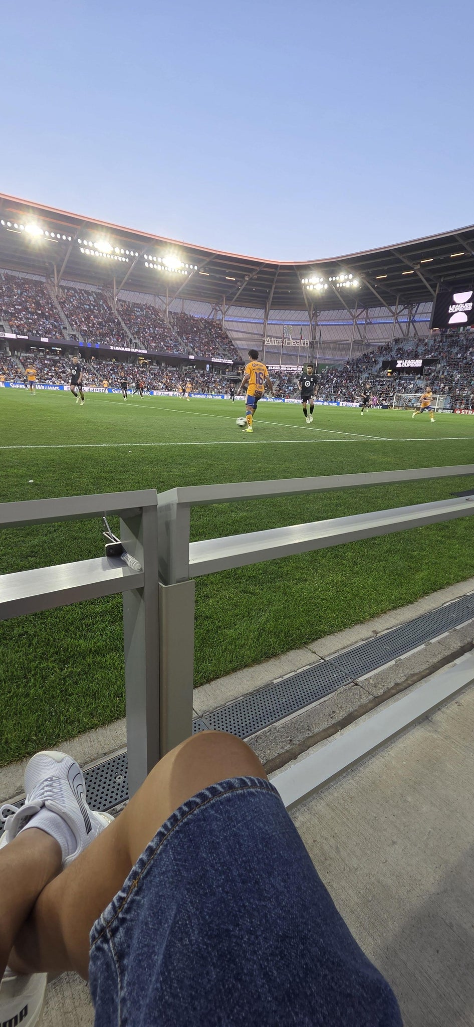 Vue réelle des fans prise de la Field Club 7 au site Allianz Field par Héctor F