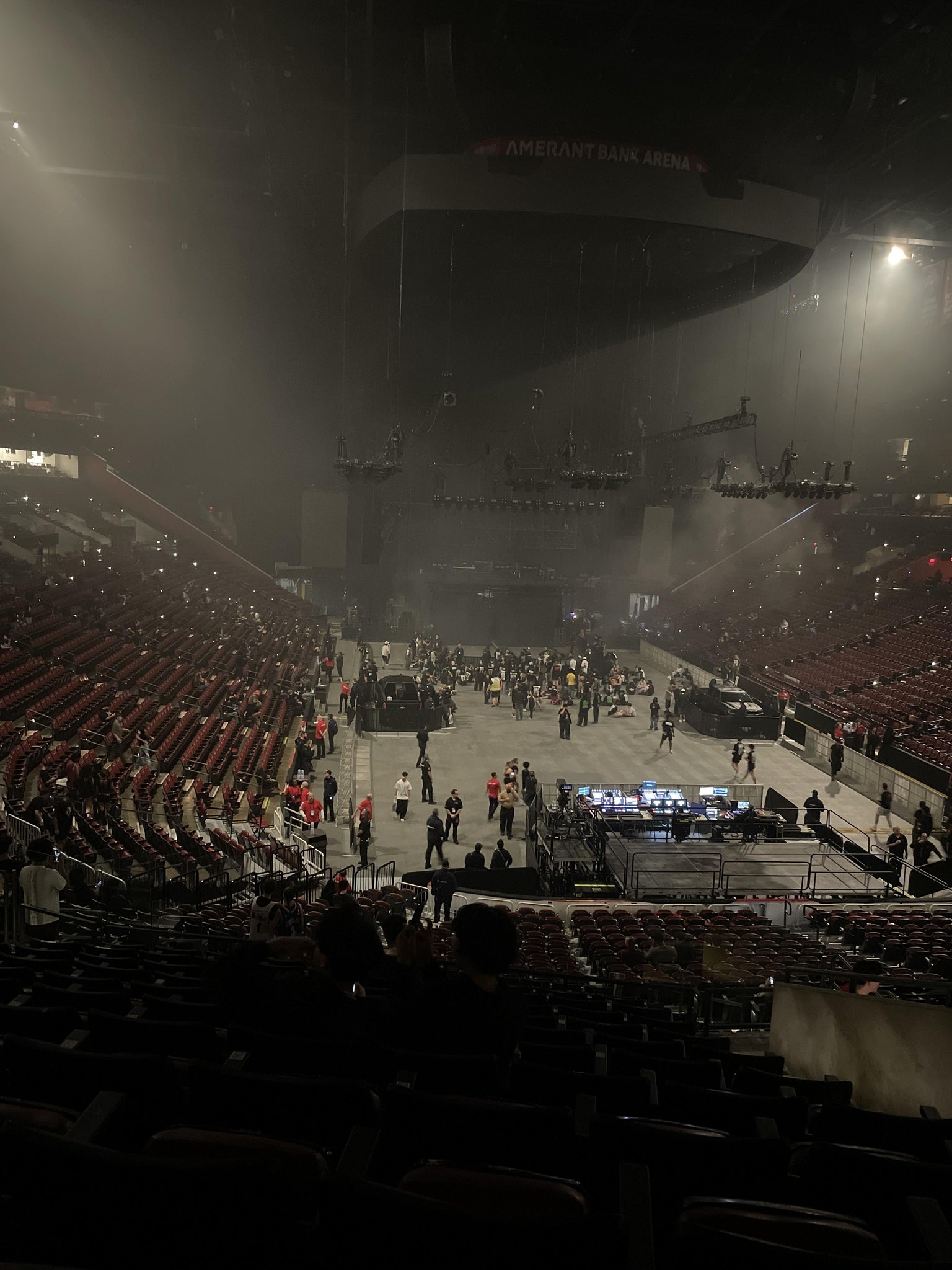 Vue réelle des fans prise de la Section 111 au site Amerant Bank Arena par Laura S