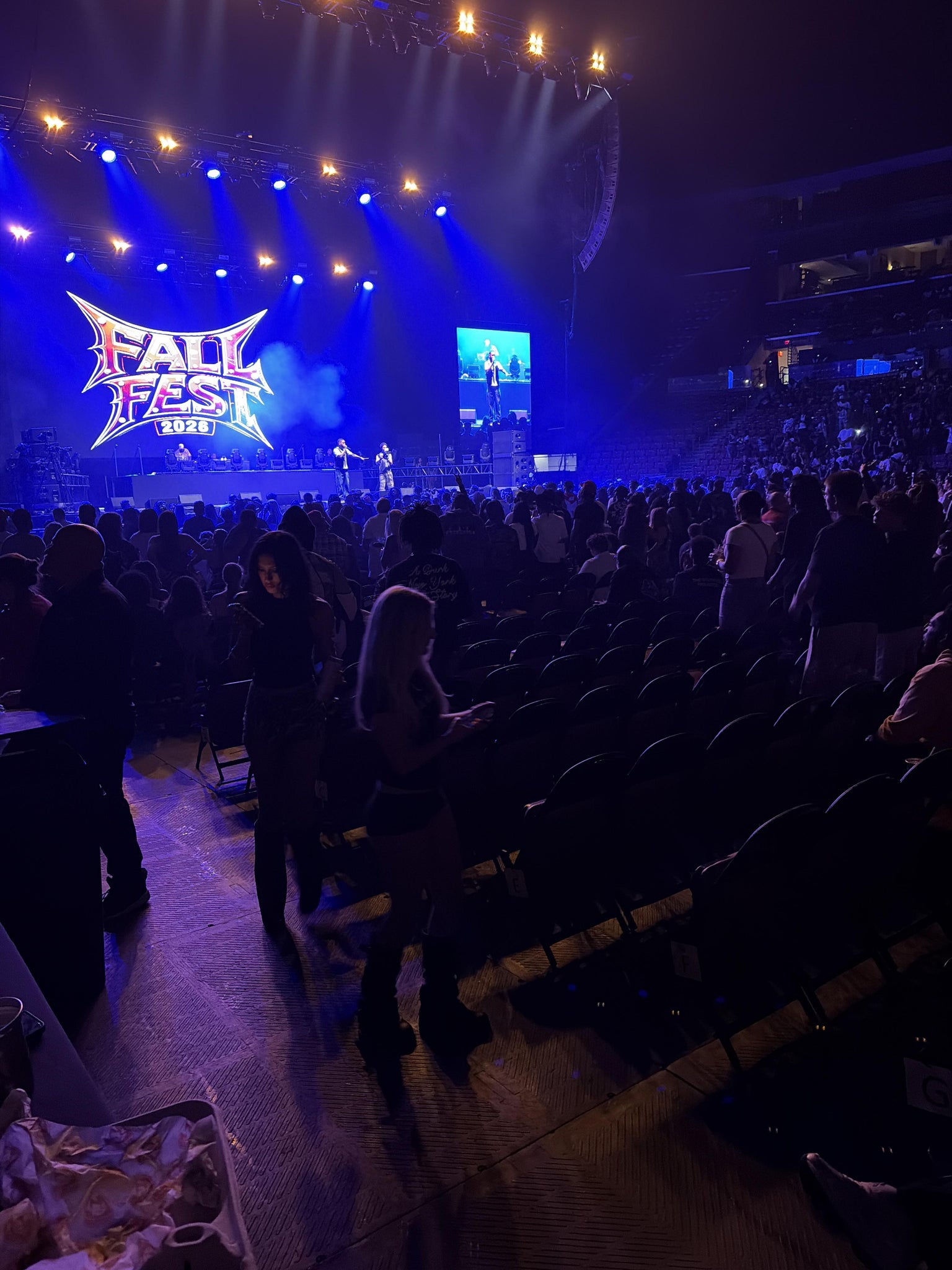 Vue réelle des fans prise de la Section 118 au site Amerant Bank Arena par Kiara W