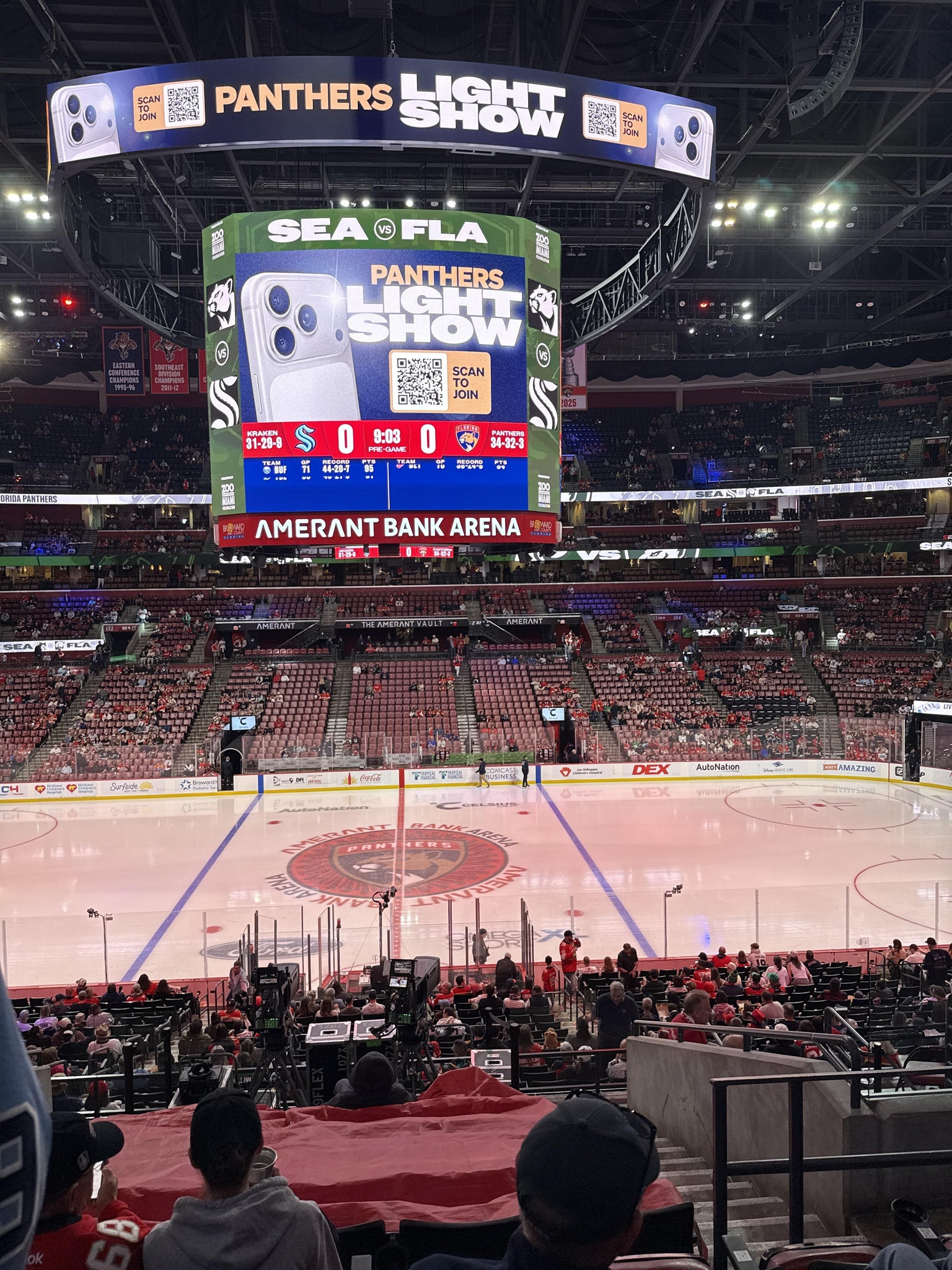 Vue réelle des fans prise de la Section 118 au site Amerant Bank Arena par Kenneth D