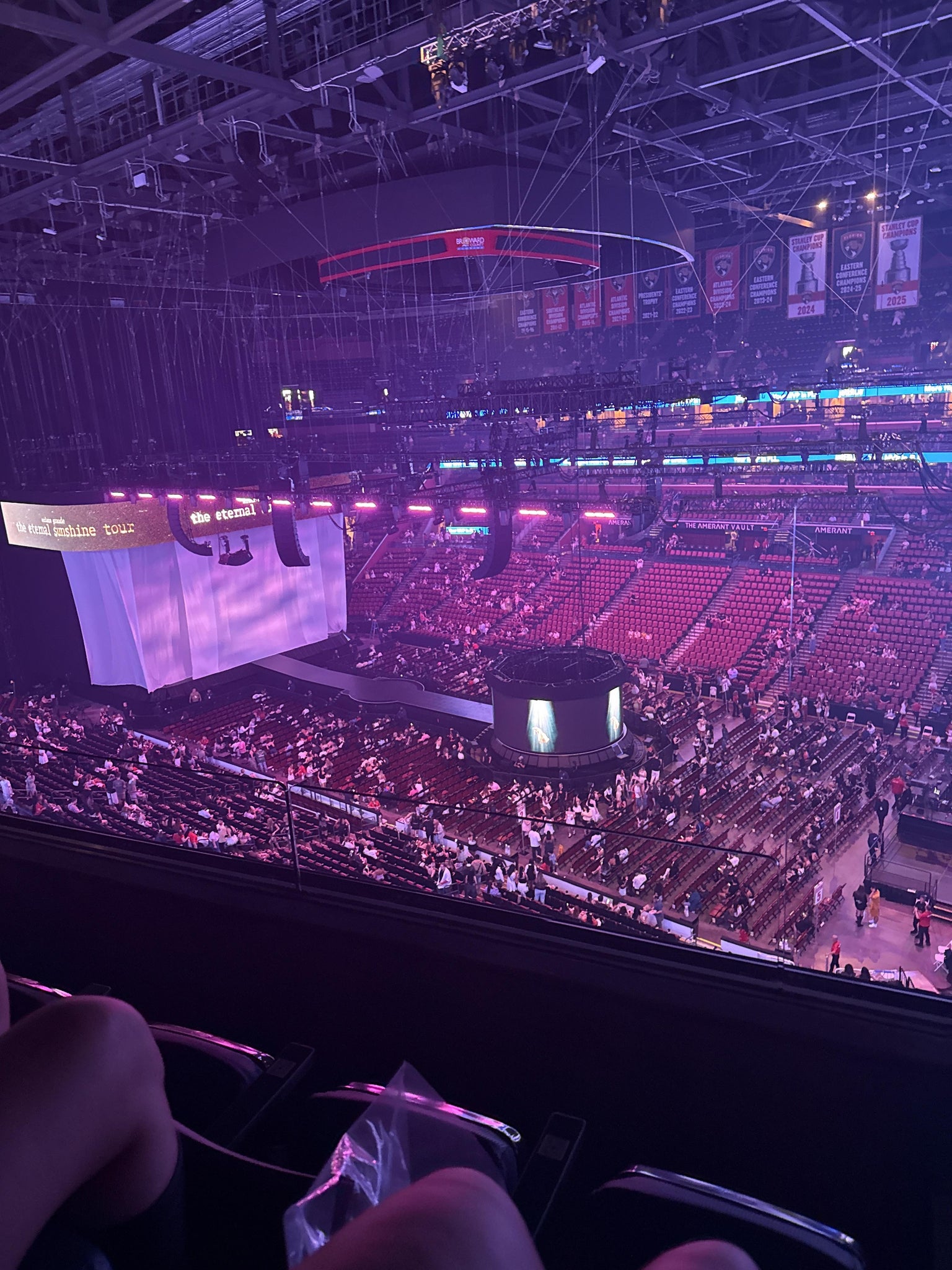 Vue réelle des fans prise de la Section 315 au site Amerant Bank Arena par Elizabeth T