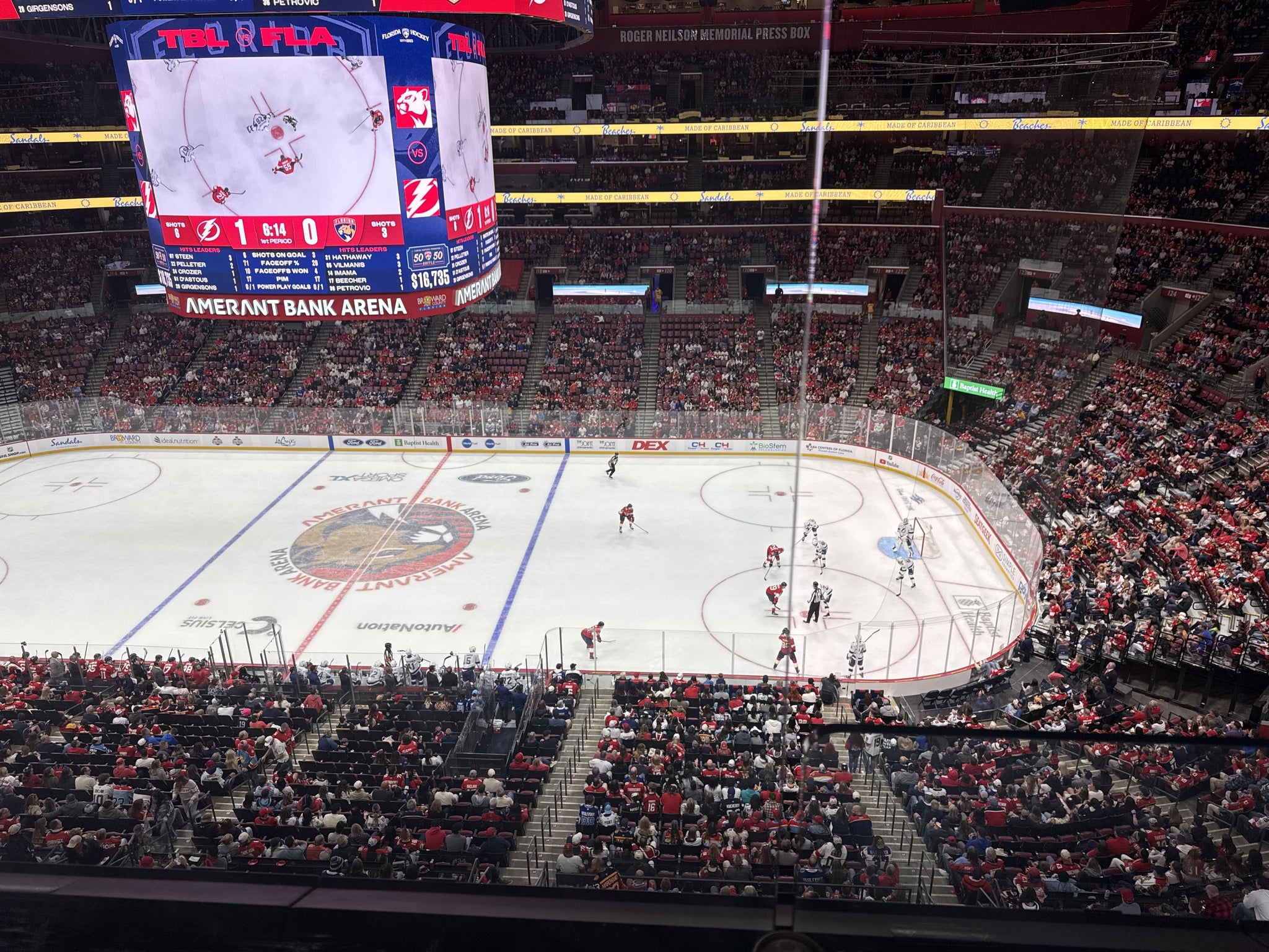 Vue réelle des fans prise de la Section 333 au site Amerant Bank Arena par Robert B