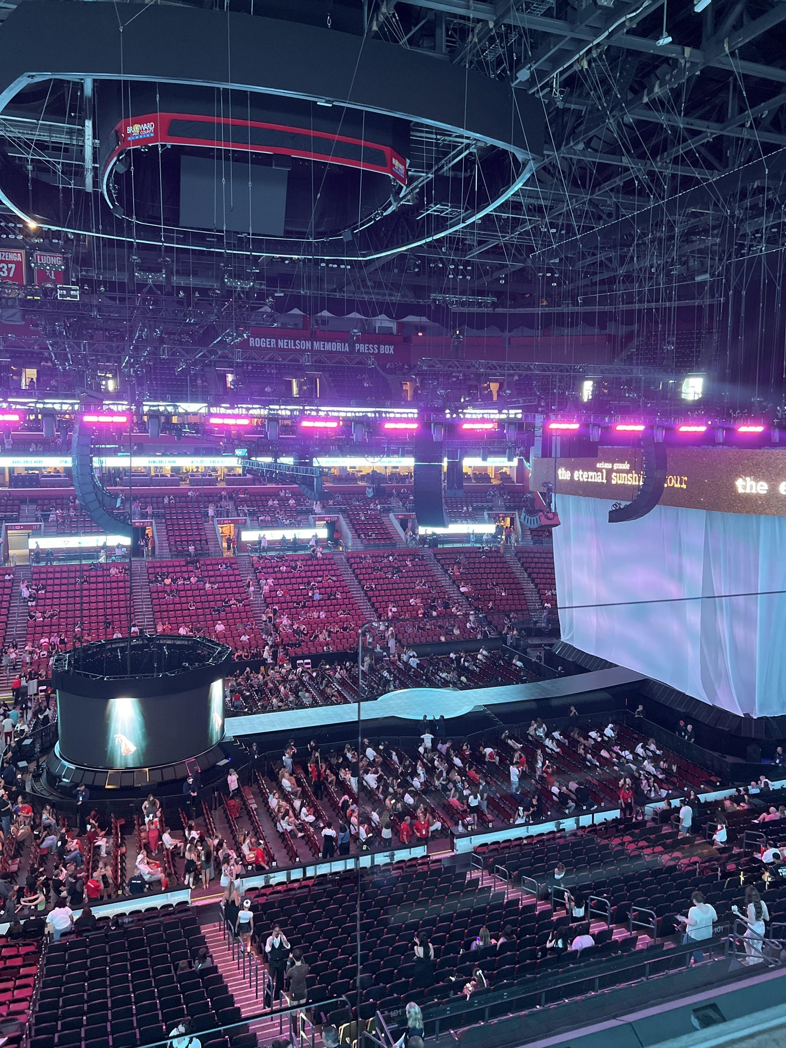 Vue réelle des fans prise de la Club 2 au site Amerant Bank Arena par Justin H