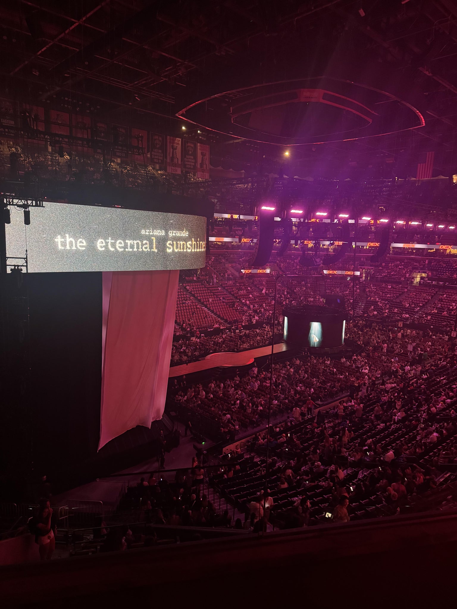 Vue réelle des fans prise de la Club 23 au site Amerant Bank Arena par Anonymous User
