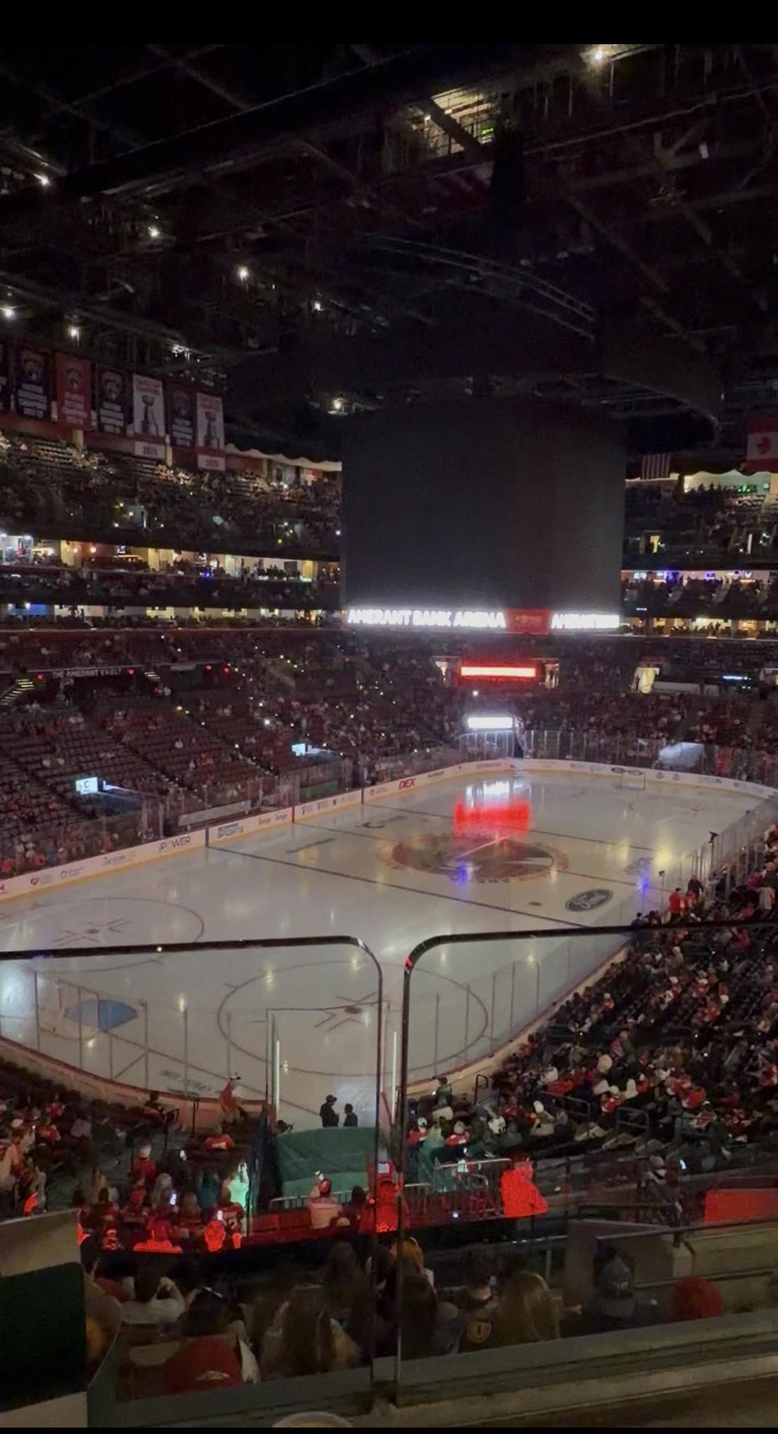 Vue réelle des fans prise de la Club 24 au site Amerant Bank Arena par Yaneisy D