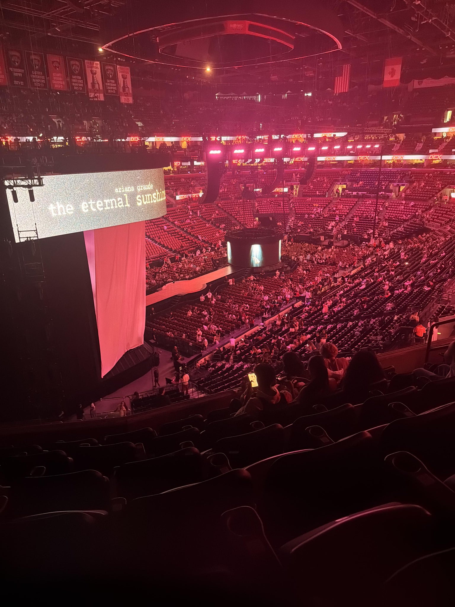 Vue réelle des fans prise de la Club 24 au site Amerant Bank Arena par Jayda R