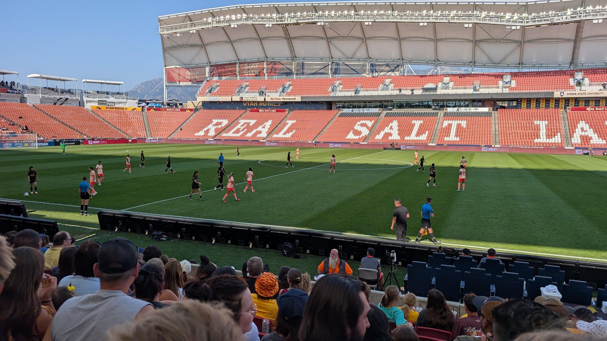 Vue réelle des fans prise de la Section 18 au site America First Field par Cory S