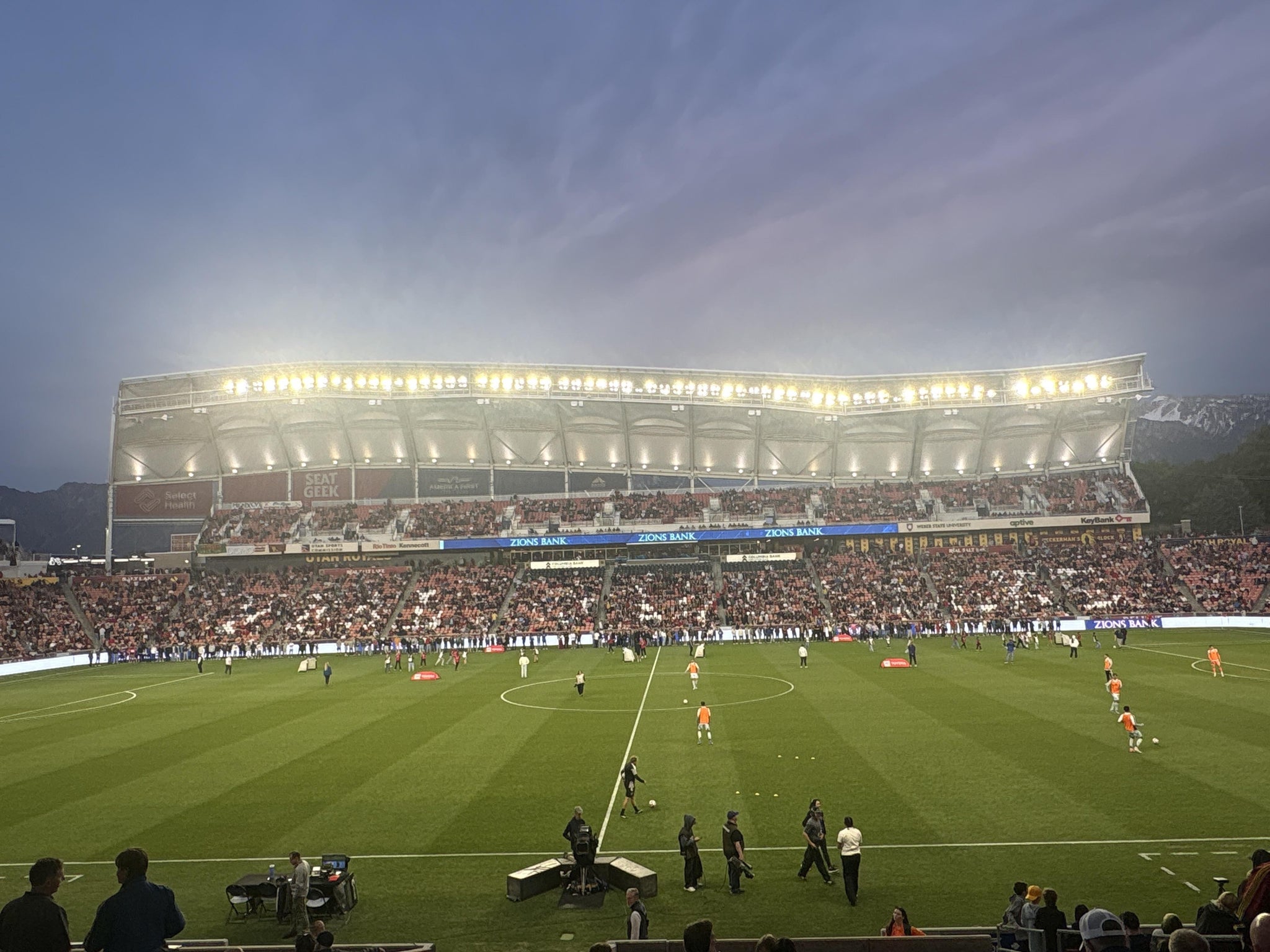 Vue réelle des fans prise de la Section 19 au site America First Field par Anonymous User