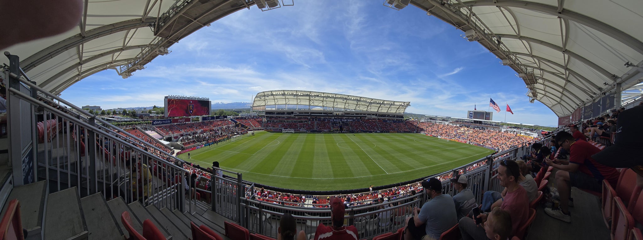 Vue réelle des fans prise de la Section 202 au site America First Field par Tim L