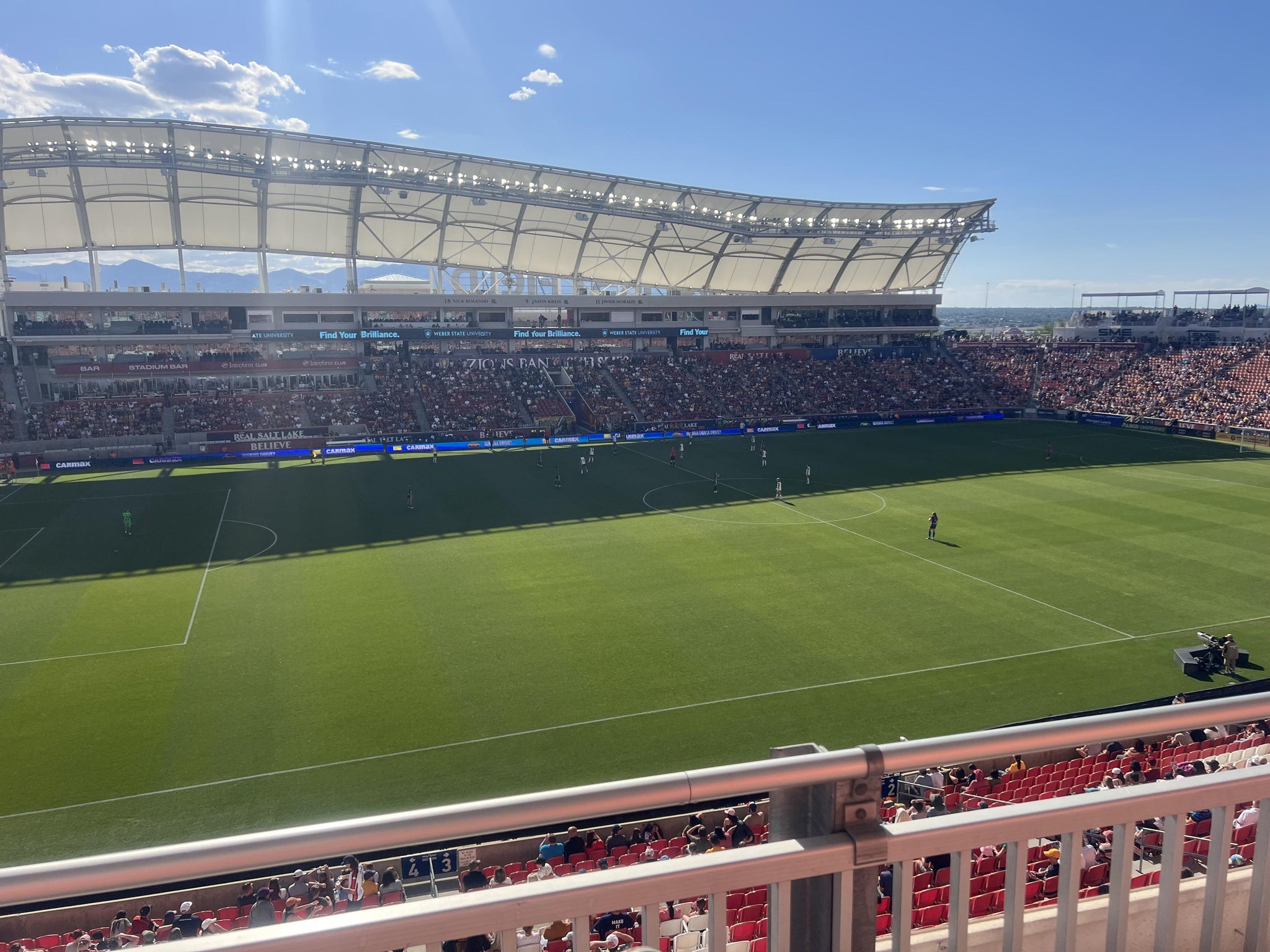 Vue réelle des fans prise de la Section 203 au site America First Field par Abbee H