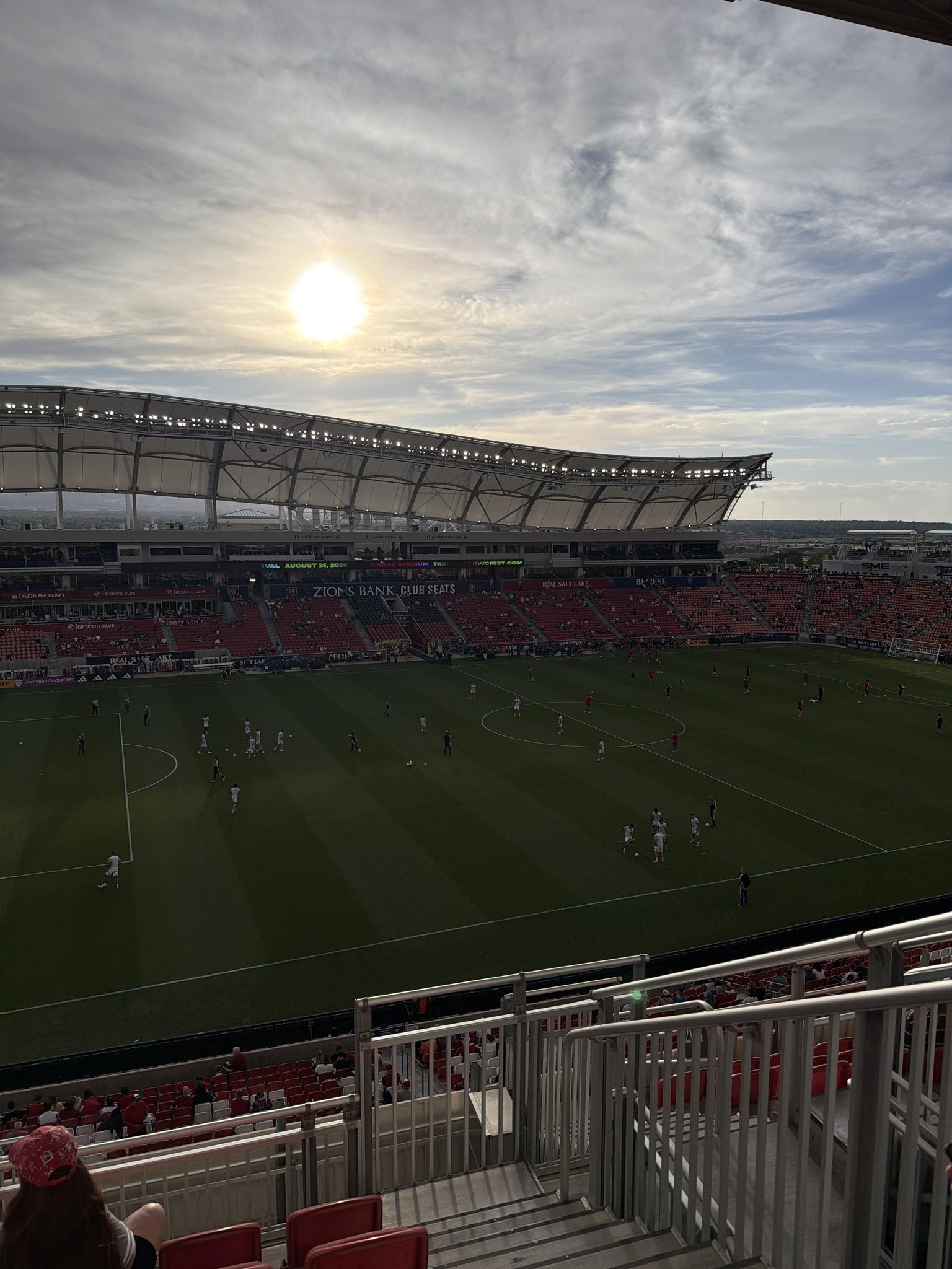 Vue réelle des fans prise de la Section 204 au site America First Field par Taylor E