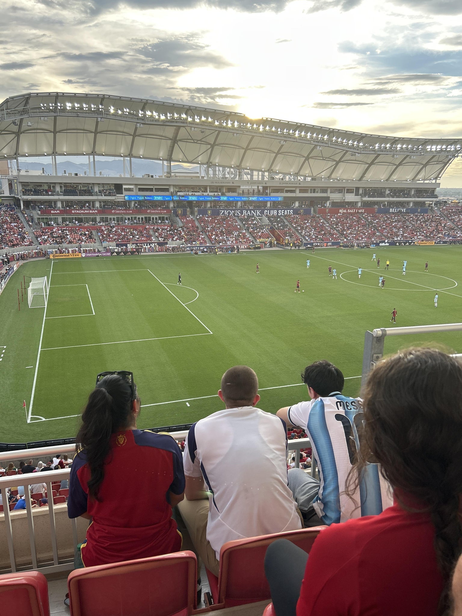Vue réelle des fans prise de la Section 205 au site America First Field par Jacob C