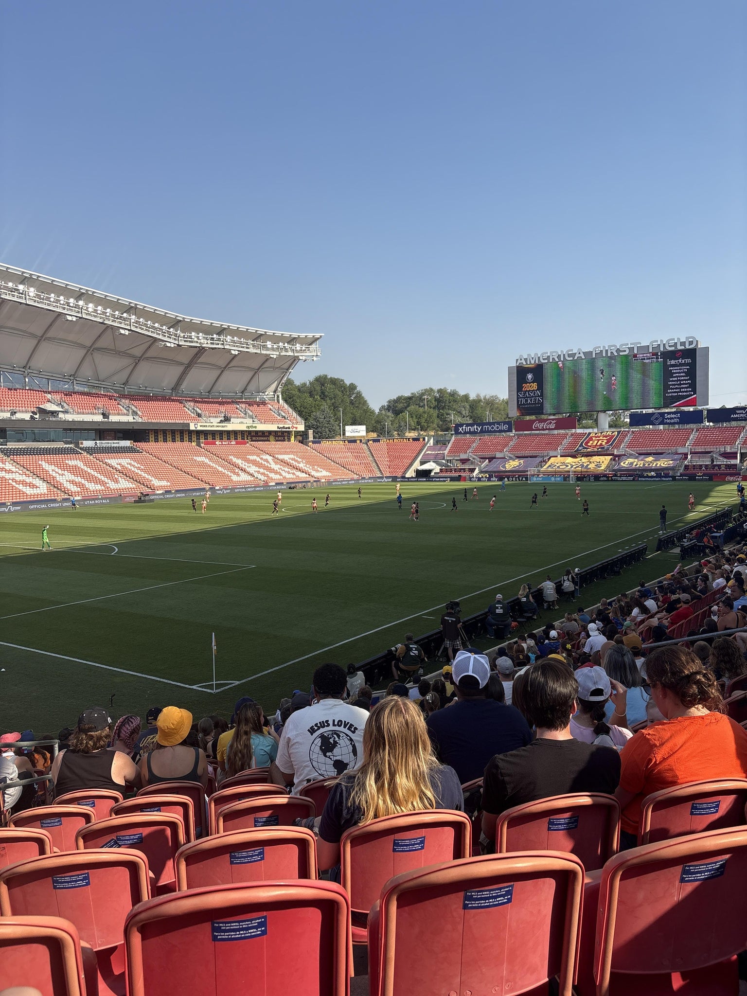 Vue réelle des fans prise de la Section 24 au site America First Field par Arleen C