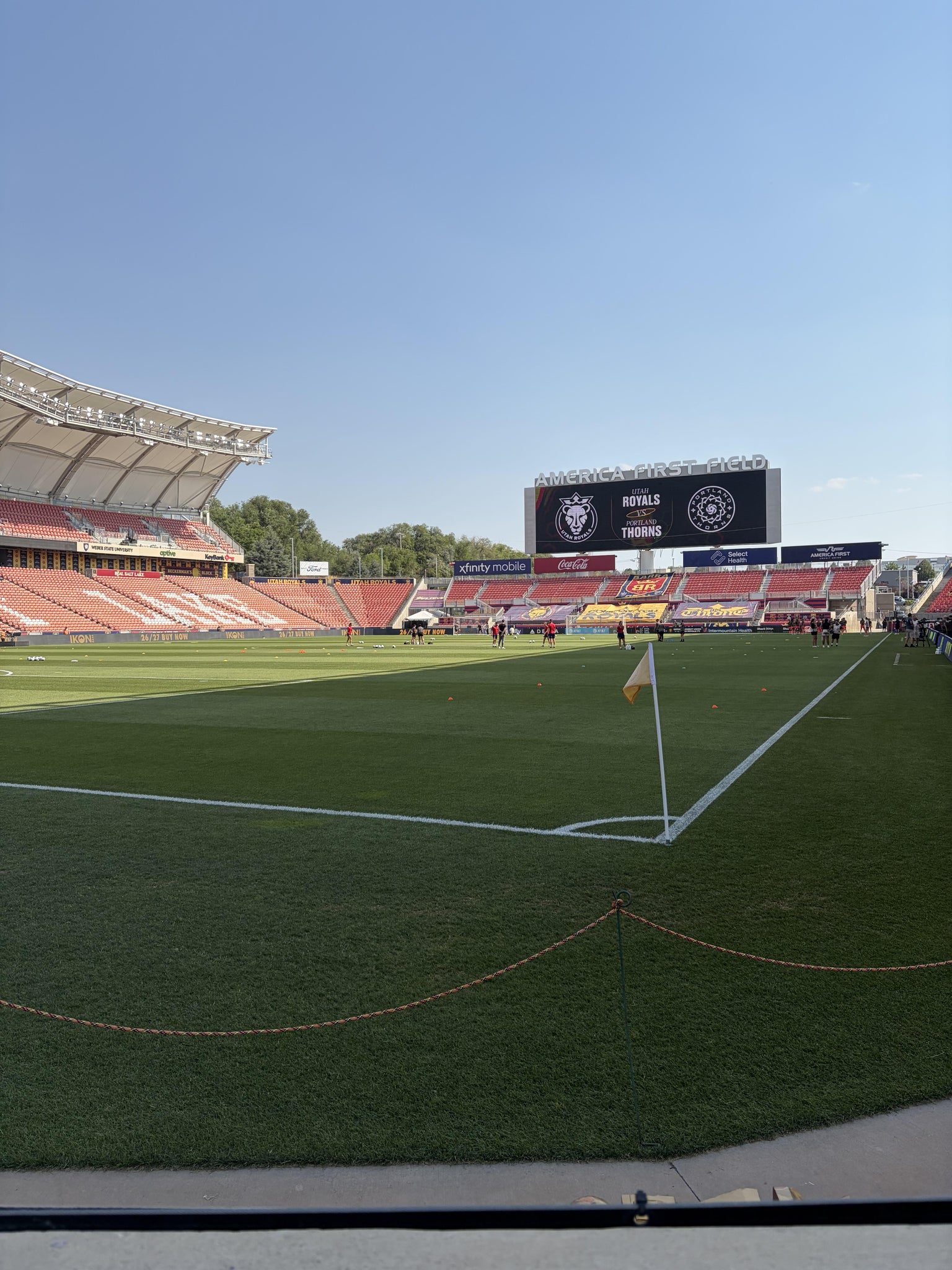 Vue réelle des fans prise de la Section 25 au site America First Field par Braxton R