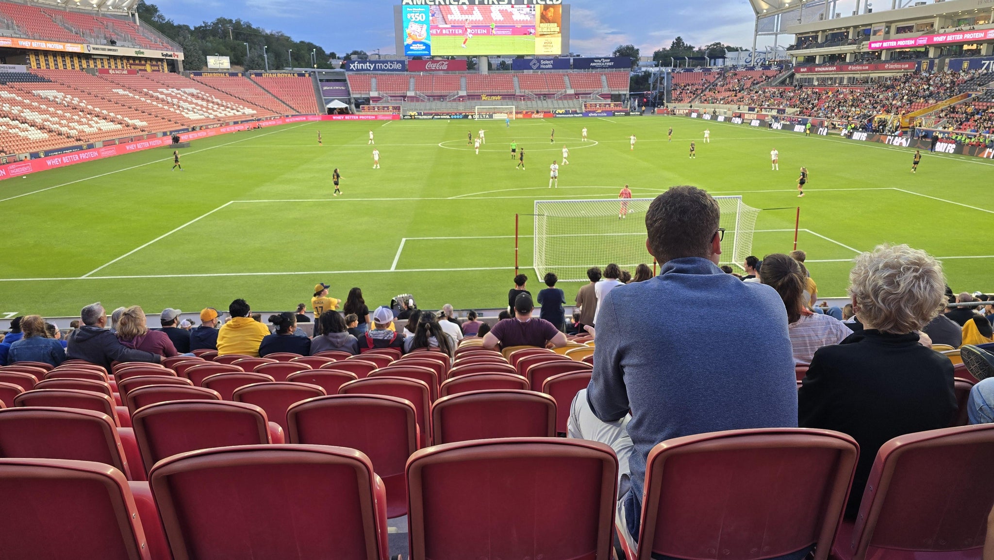 Vue réelle des fans prise de la Section 29 au site America First Field par Anonymous User