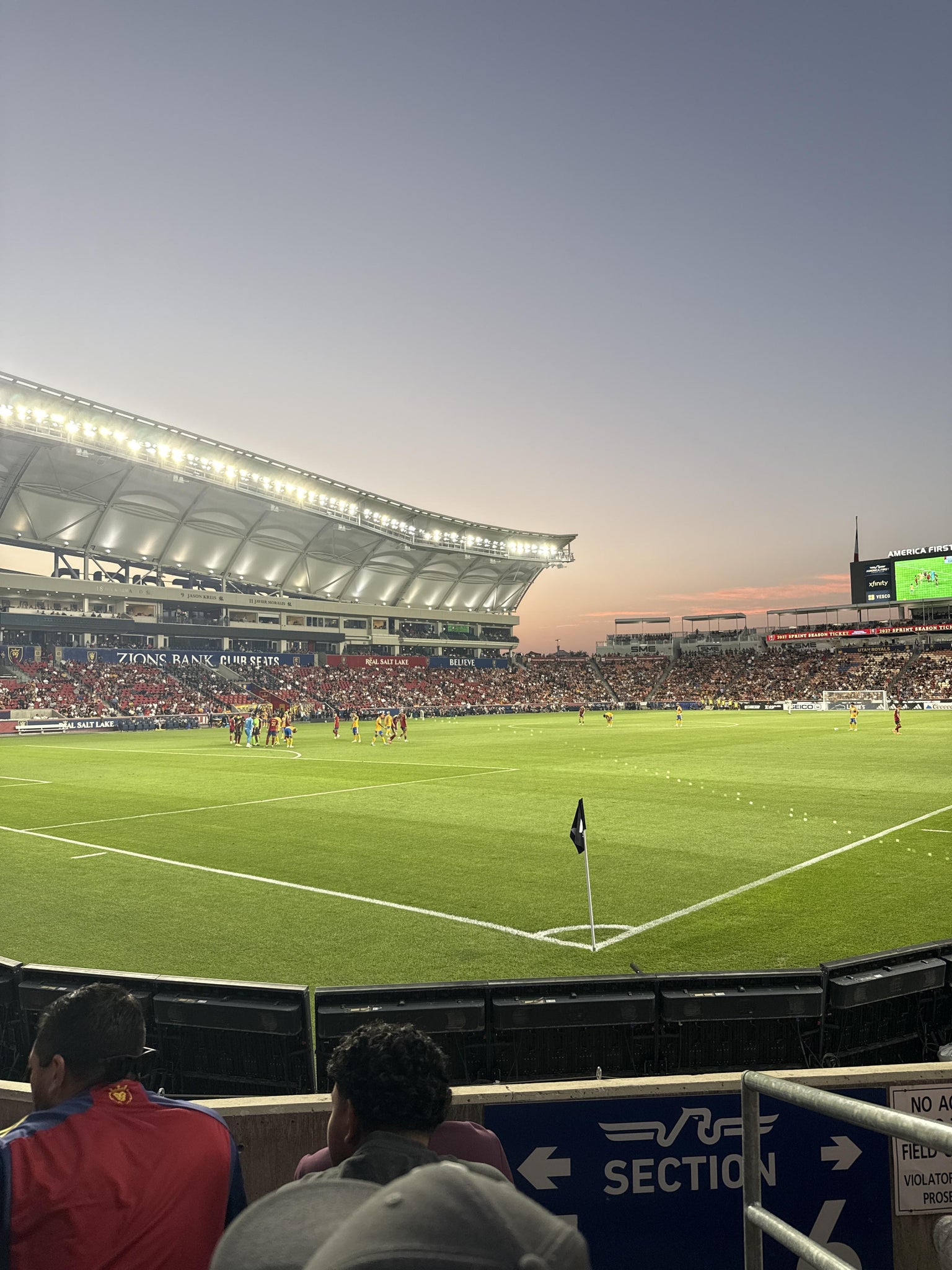 Vue réelle des fans prise de la Section 7 au site America First Field par Alex H
