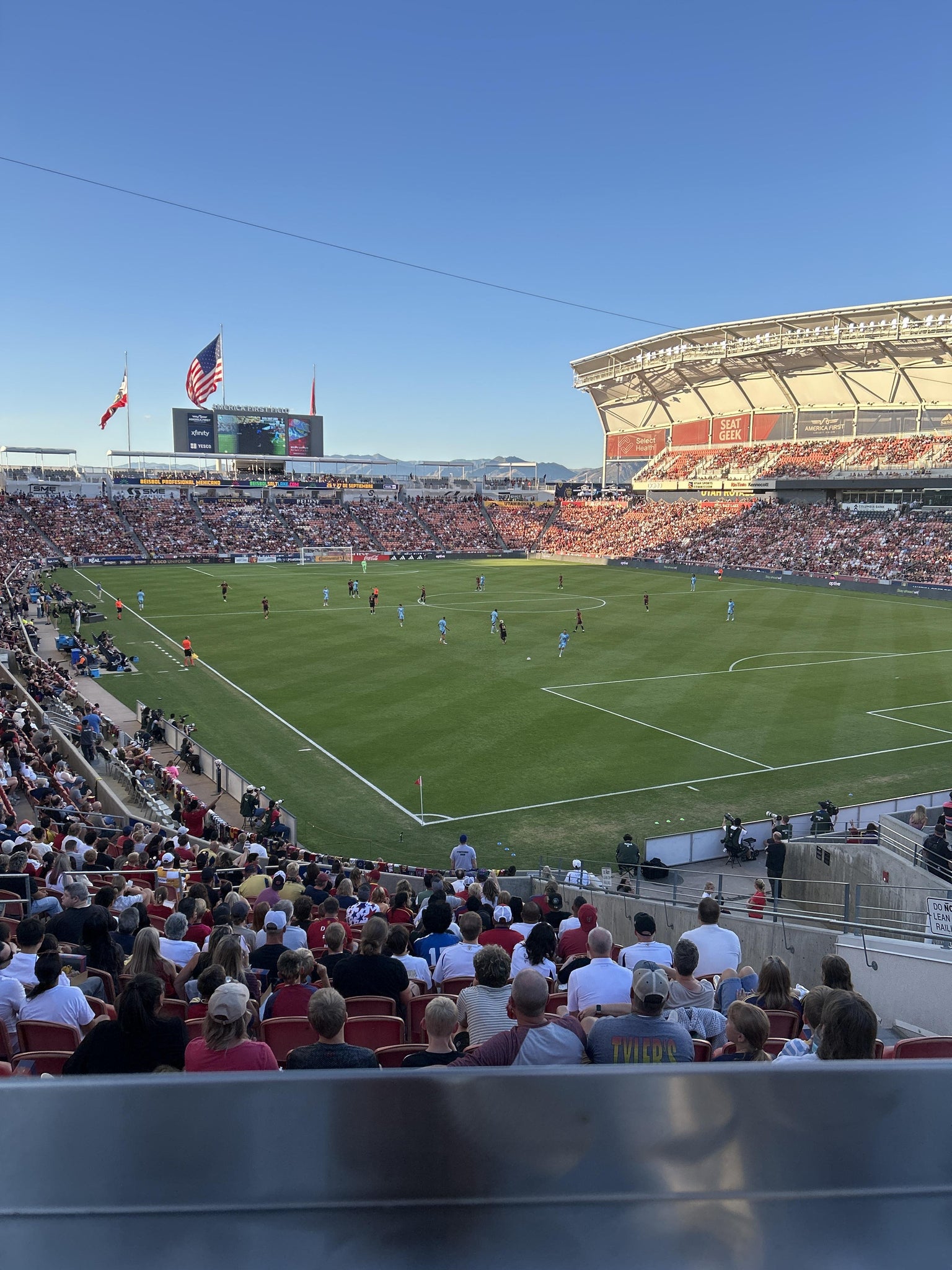 Vue réelle des fans prise de la Section LB 11 au site America First Field par David R