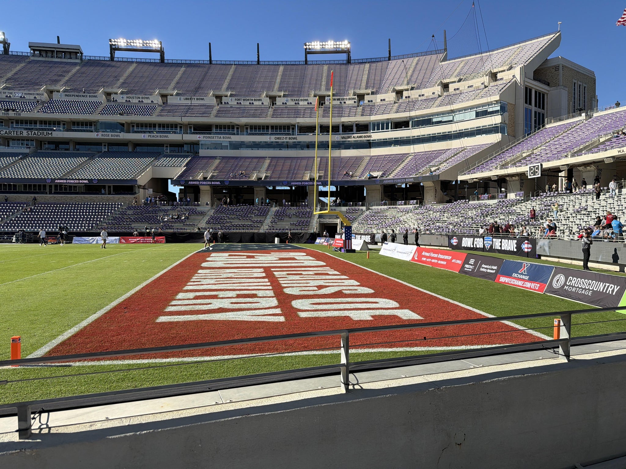 Vue réelle des fans prise de la Section 121 au site Amon G. Carter Stadium par Jennifer H