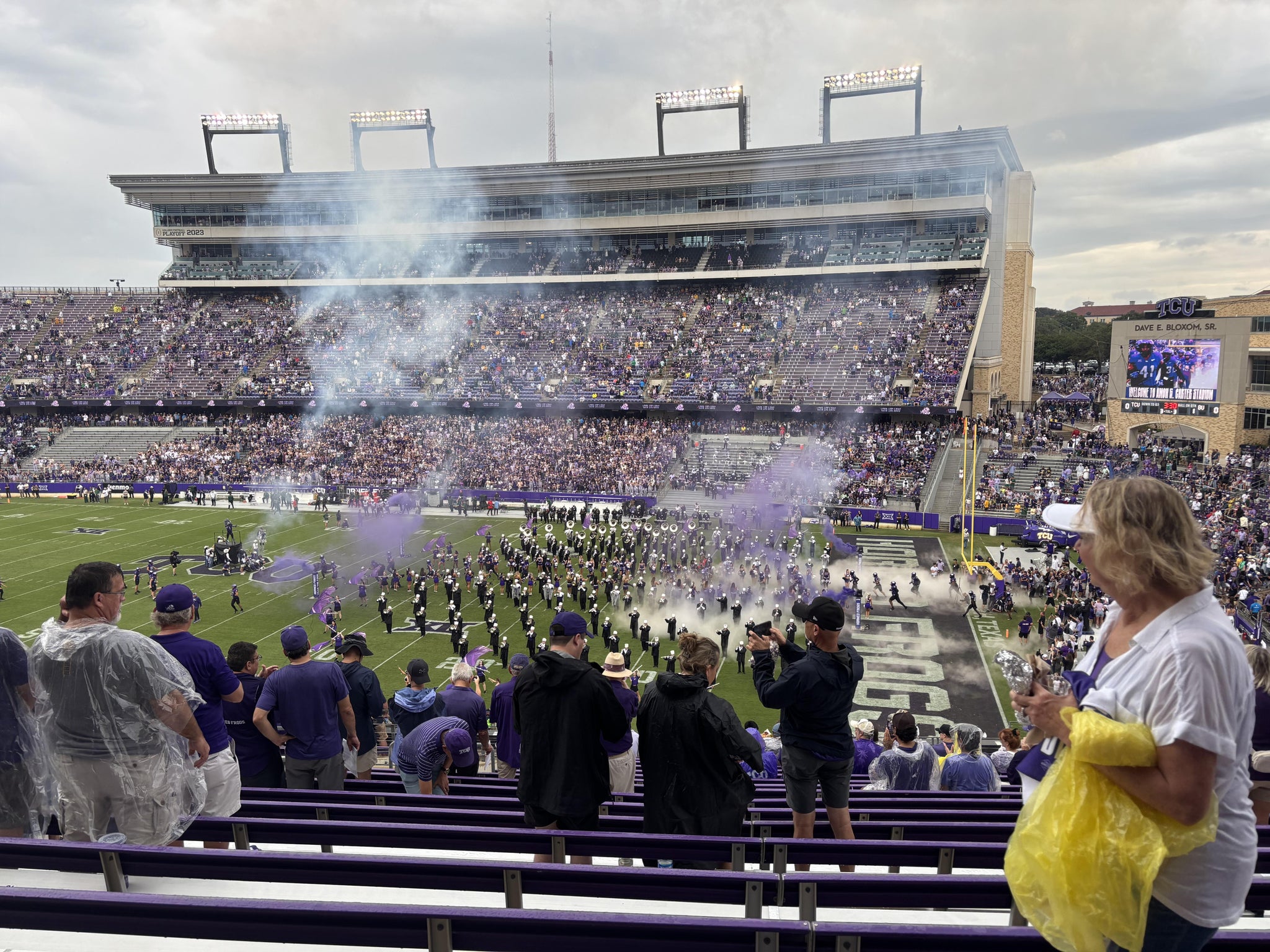 Vue réelle des fans prise de la Section 202 au site Amon G. Carter Stadium par Carlos A