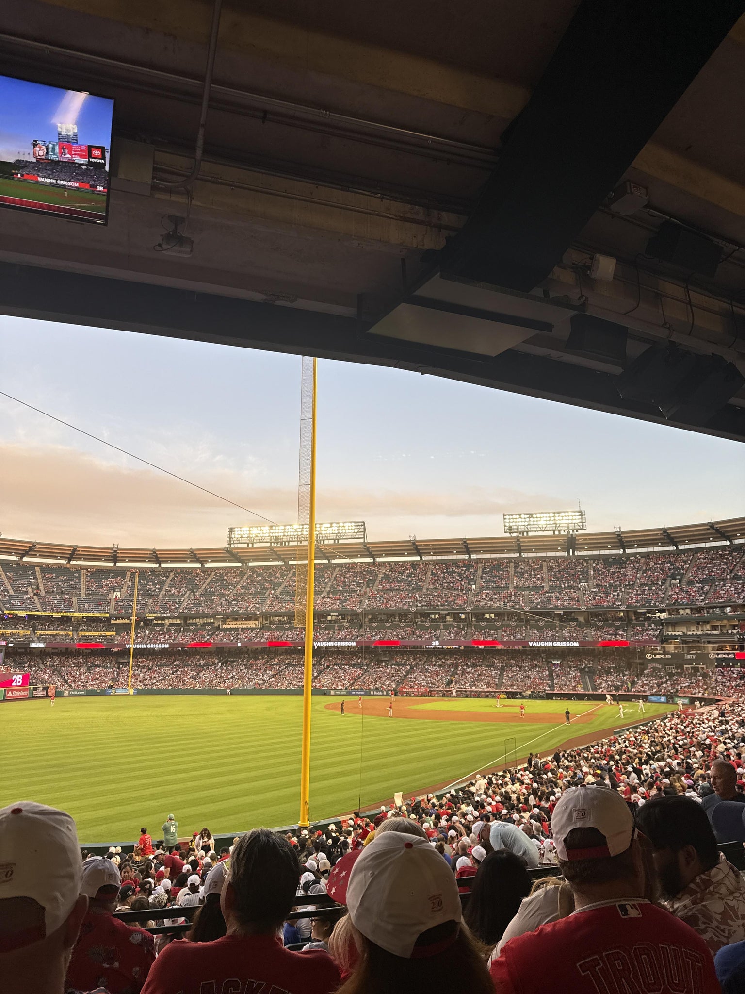 Vue réelle des fans prise de la Section 203 au site Angel Stadium par Joshua L