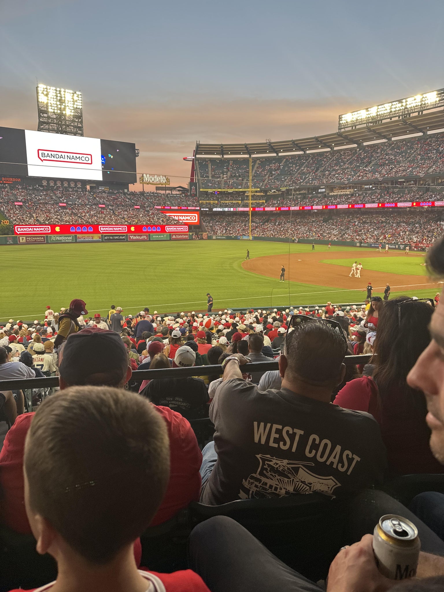 Vue réelle des fans prise de la Section 208 au site Angel Stadium par Ruby G