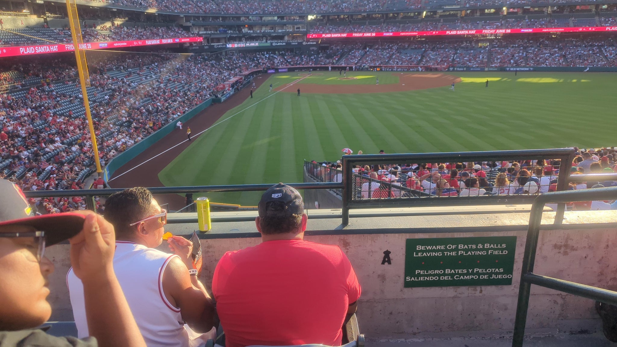 Vue réelle des fans prise de la Section 243 au site Angel Stadium par Justin L