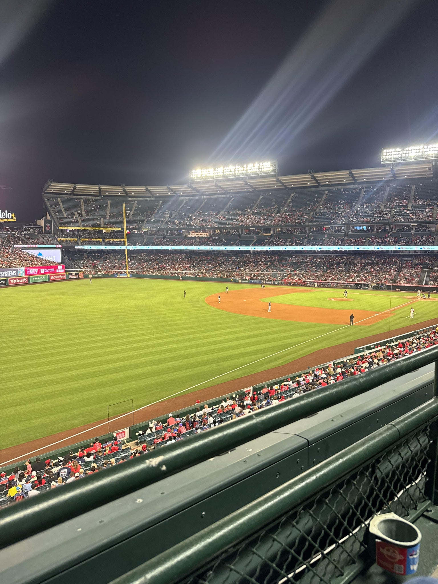 Vue réelle des fans prise de la Section 307 au site Angel Stadium par Jack F