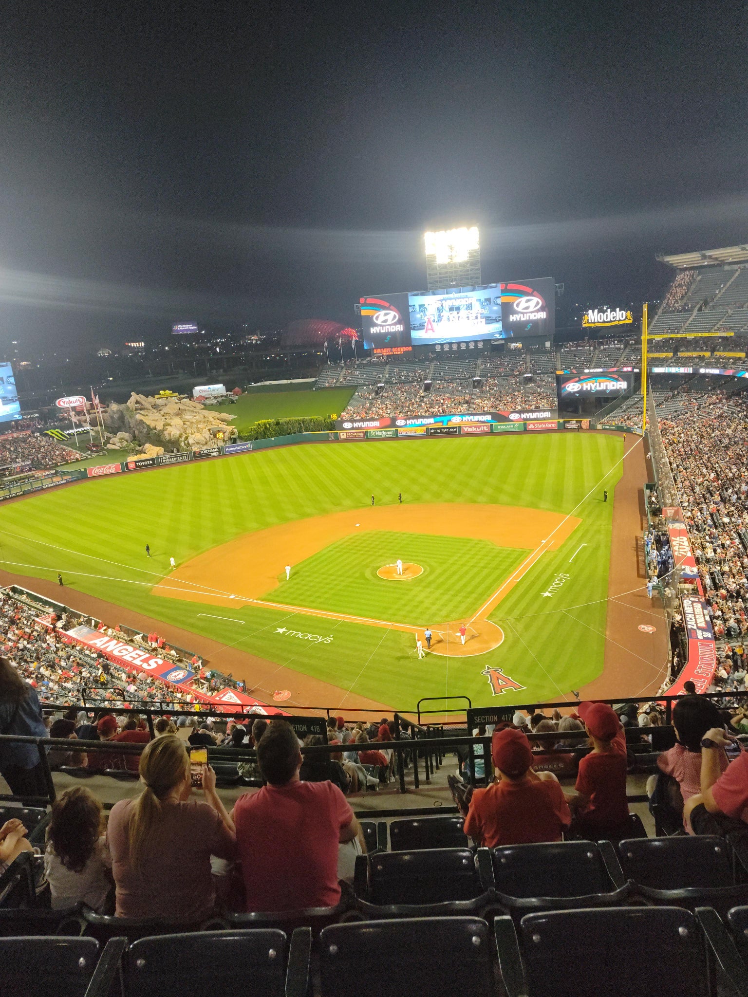 Vue réelle des fans prise de la Section 518 au site Angel Stadium par Gamaliel R