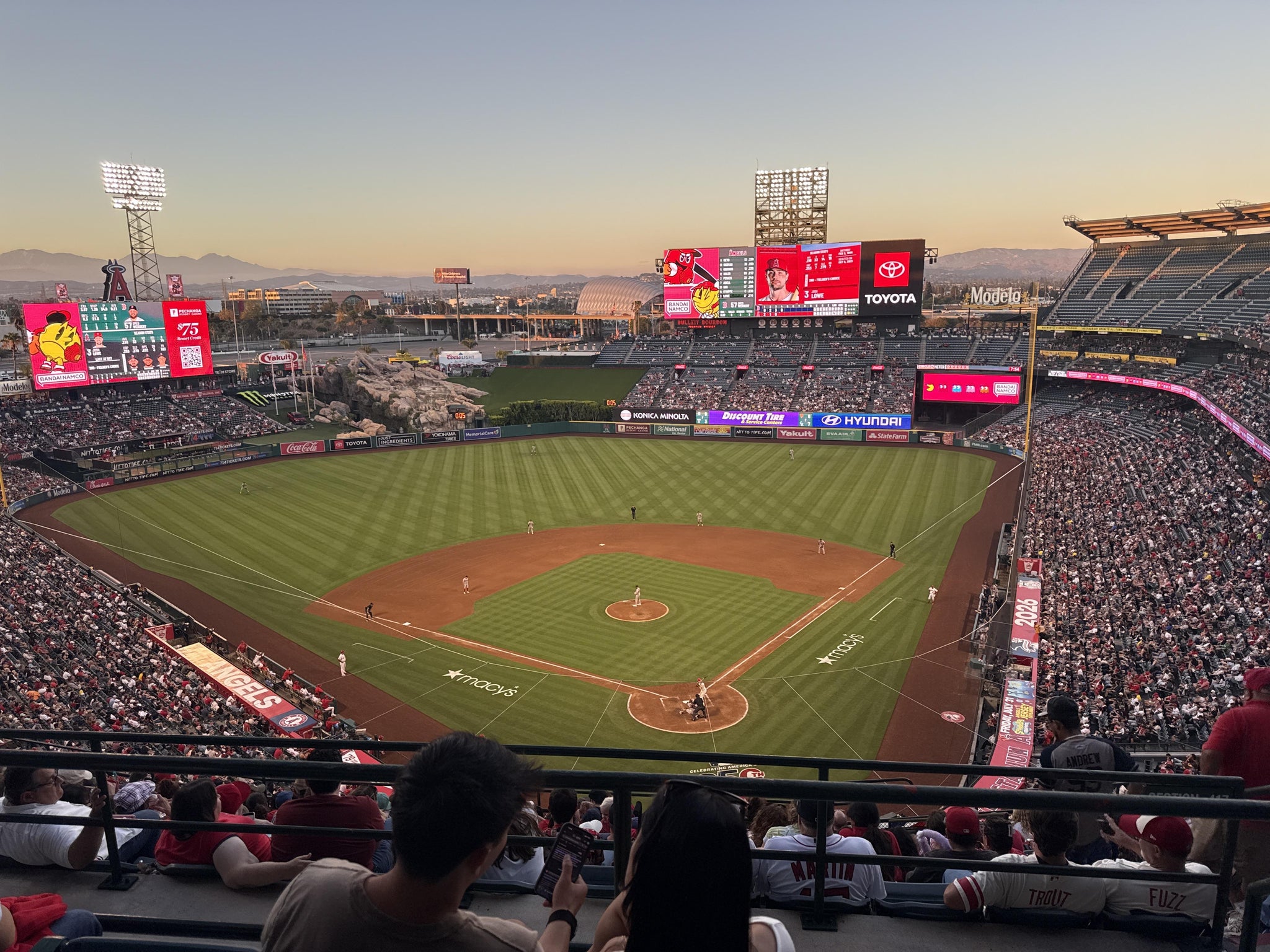 Vue réelle des fans prise de la Section 519 au site Angel Stadium par Raul S