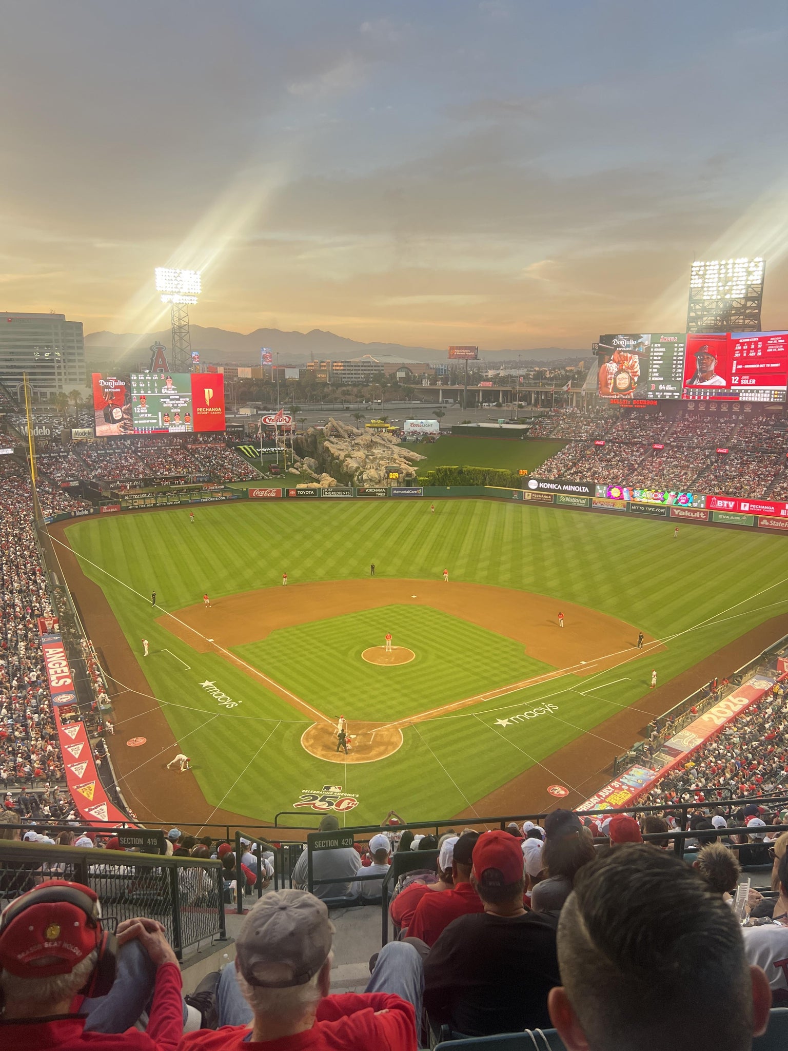 Vue réelle des fans prise de la Section 522 au site Angel Stadium par Paul G