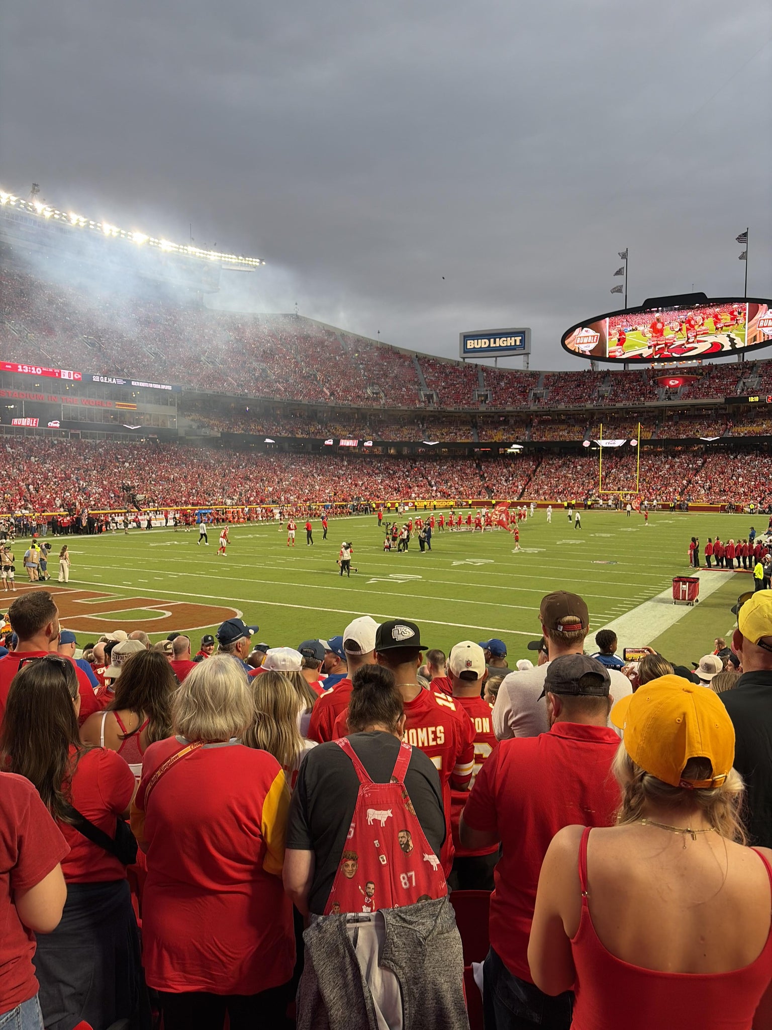 Vue réelle des fans prise de la Section 107 au site Arrowhead Stadium par Matthew C