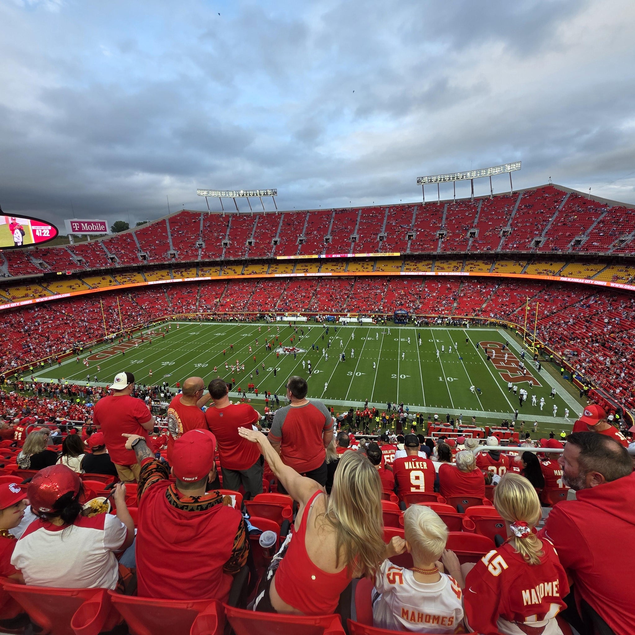 Vue réelle des fans prise de la Section 322 au site Arrowhead Stadium par John M