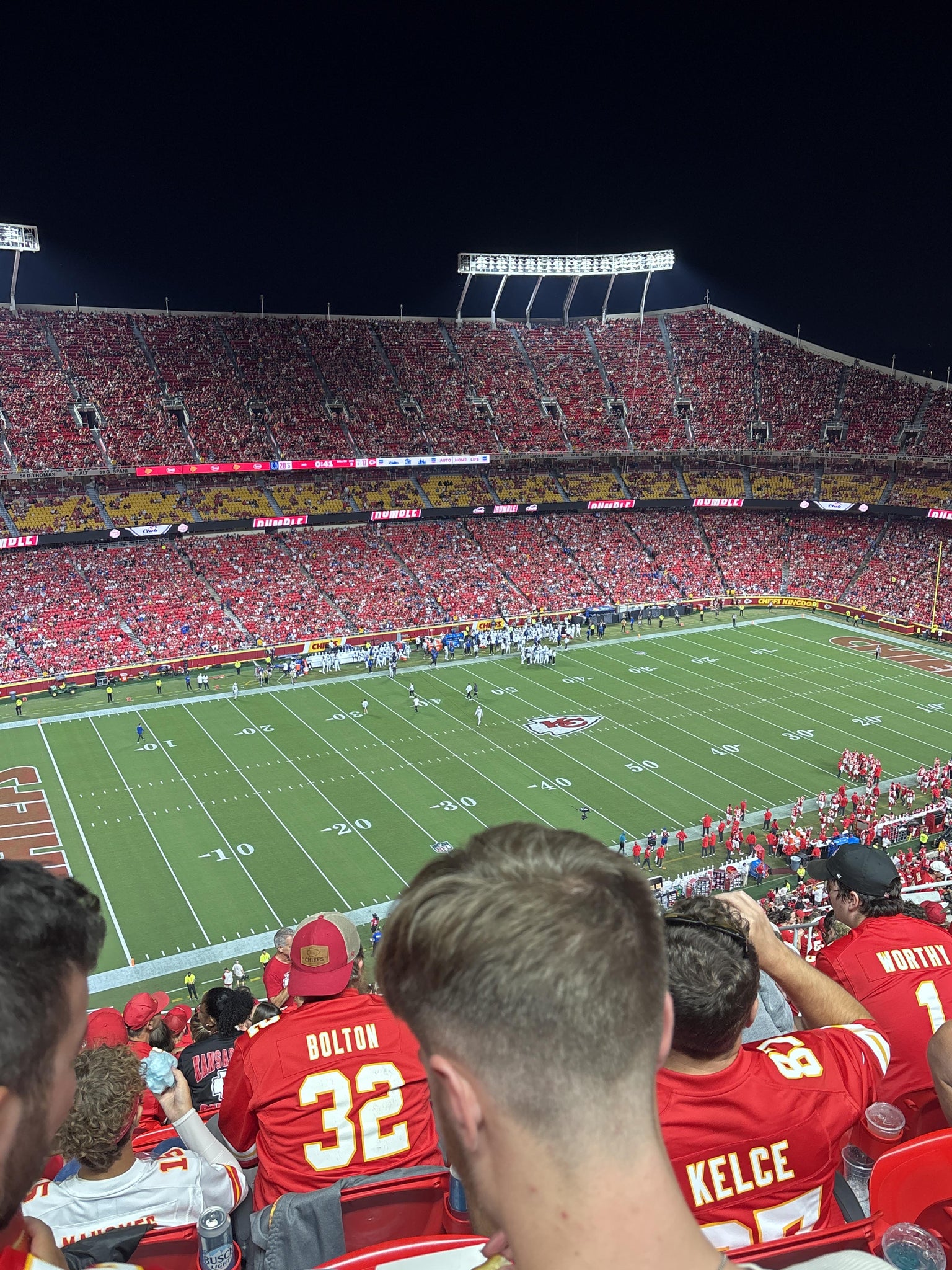 Vue réelle des fans prise de la Section 328 au site Arrowhead Stadium par Sherilyn S
