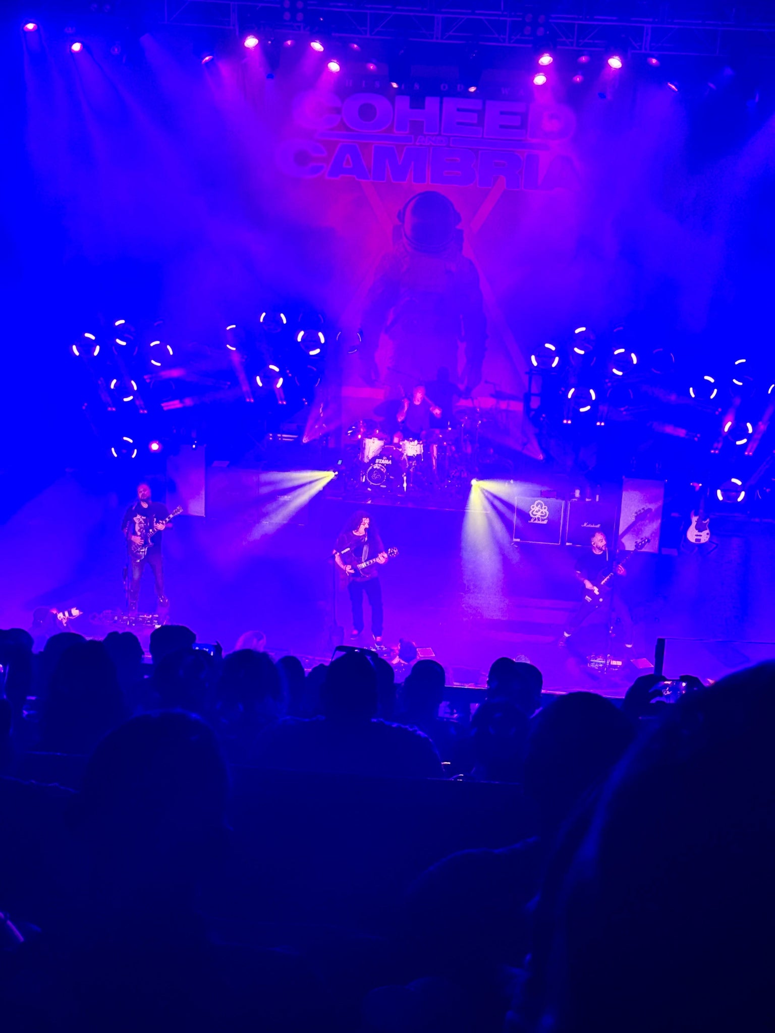 Vue réelle des fans prise de la Balcony au site Aztec Theatre par Ivan W
