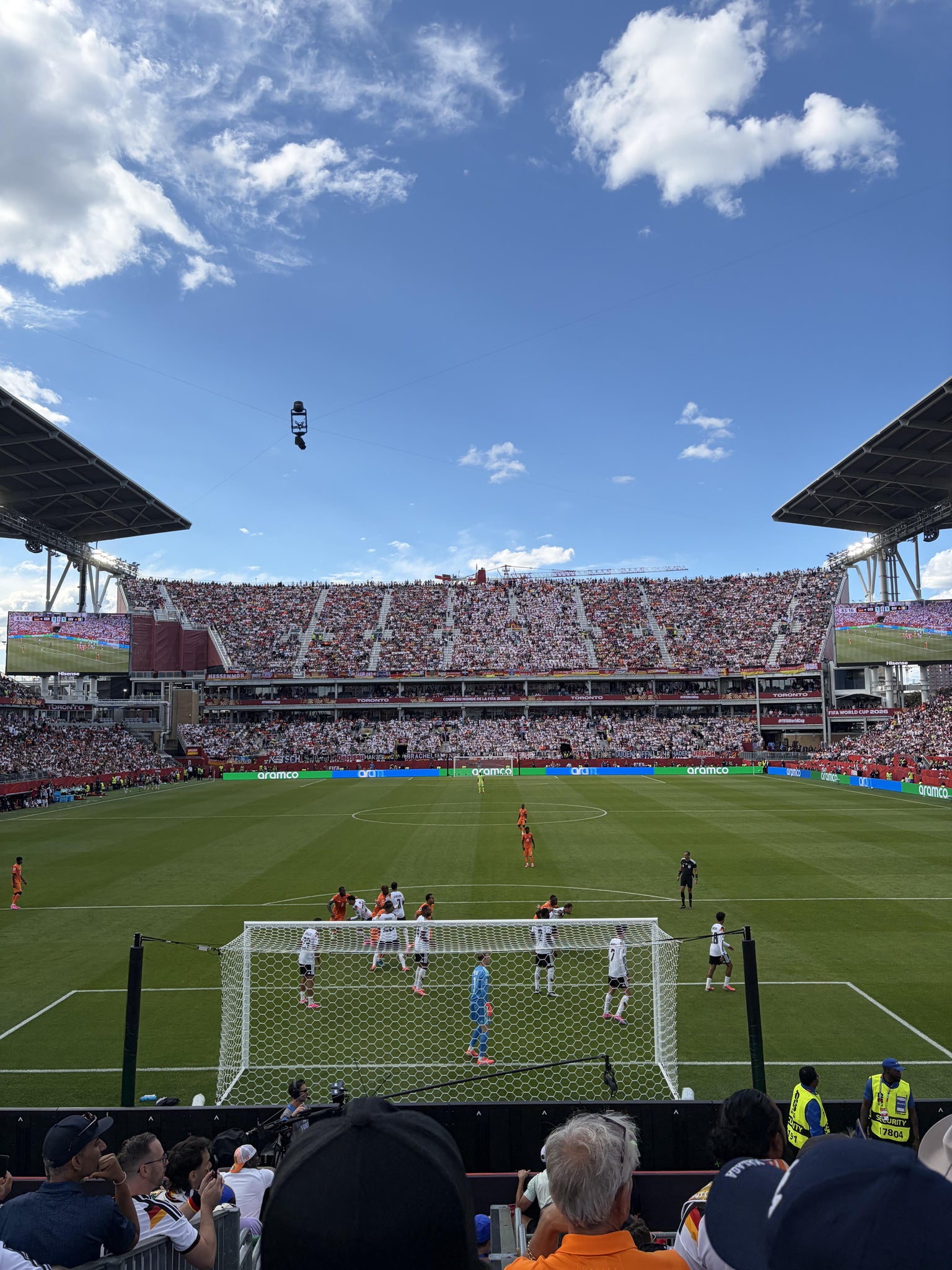 Vue réelle des fans prise de la Section 115 au site BMO Field par Amgalan M