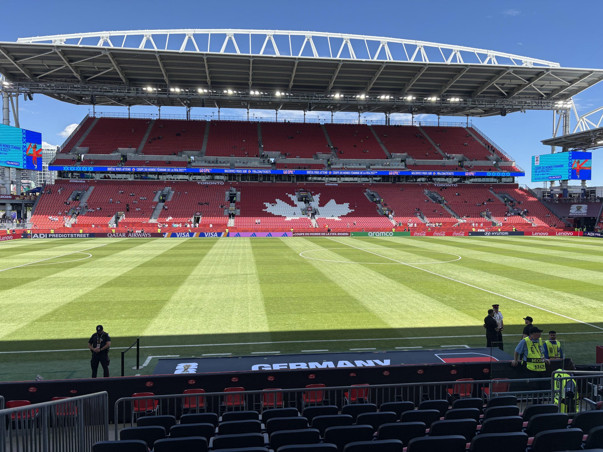 Vue réelle des fans prise de la Section 124 au site BMO Field par Anonymous User