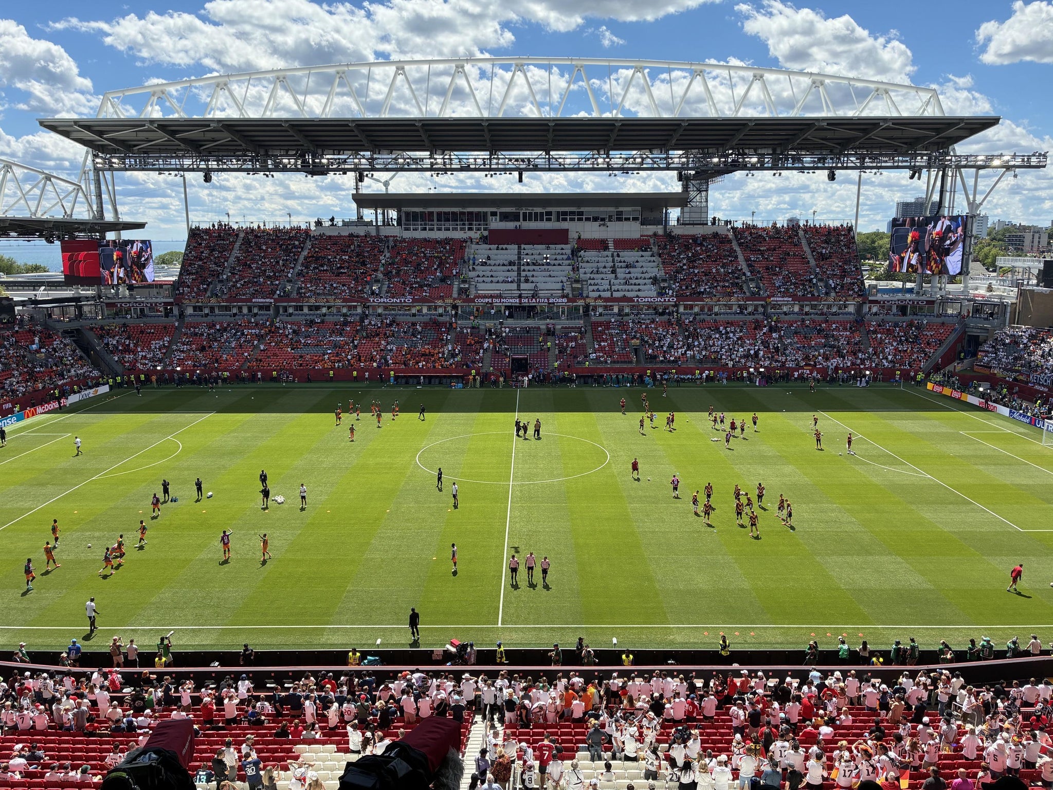Vue réelle des fans prise de la Section 207 au site BMO Field par Andrew F