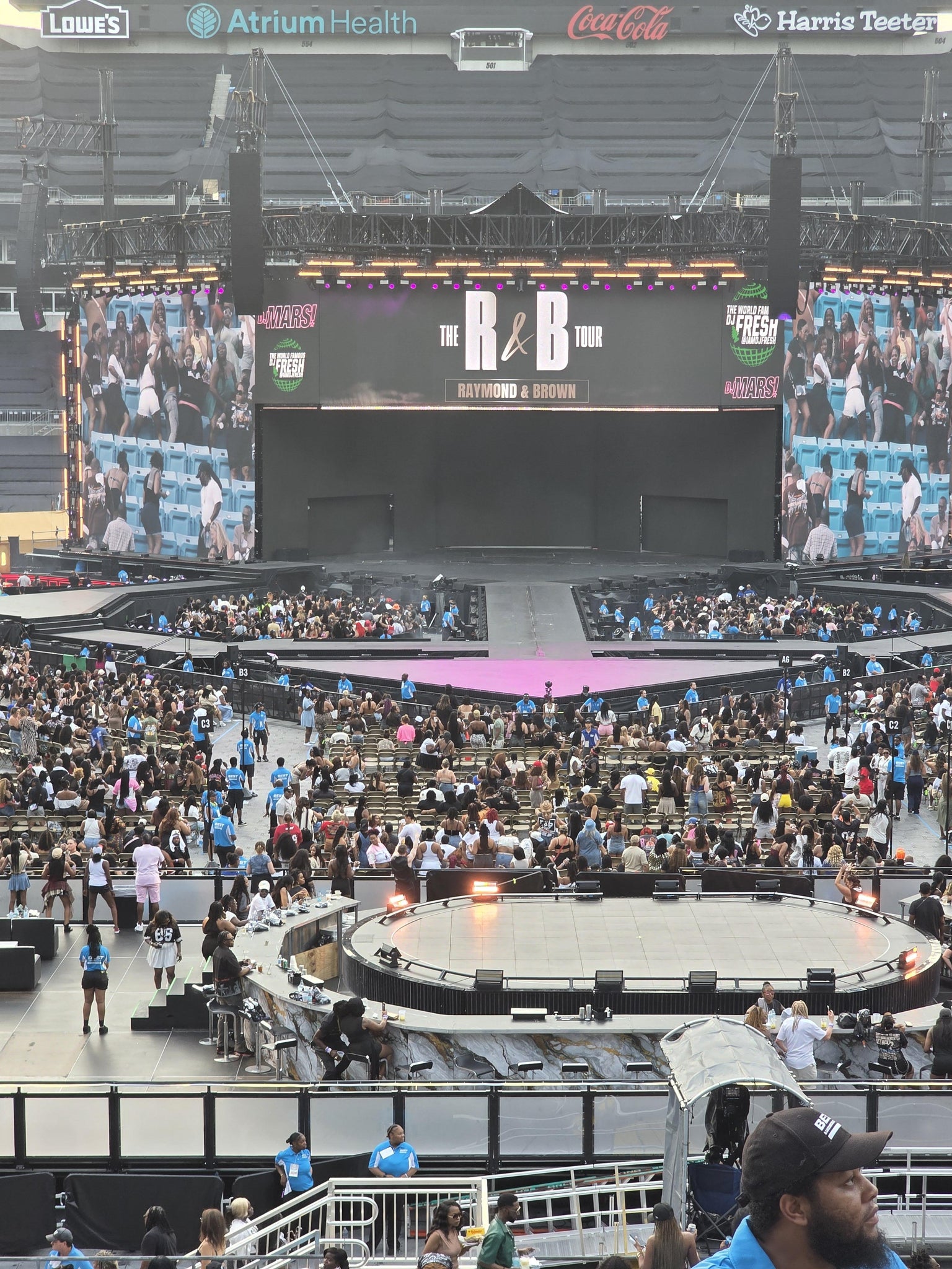 Vue réelle des fans prise de la Section 229 au site Bank of America Stadium par Delisa R