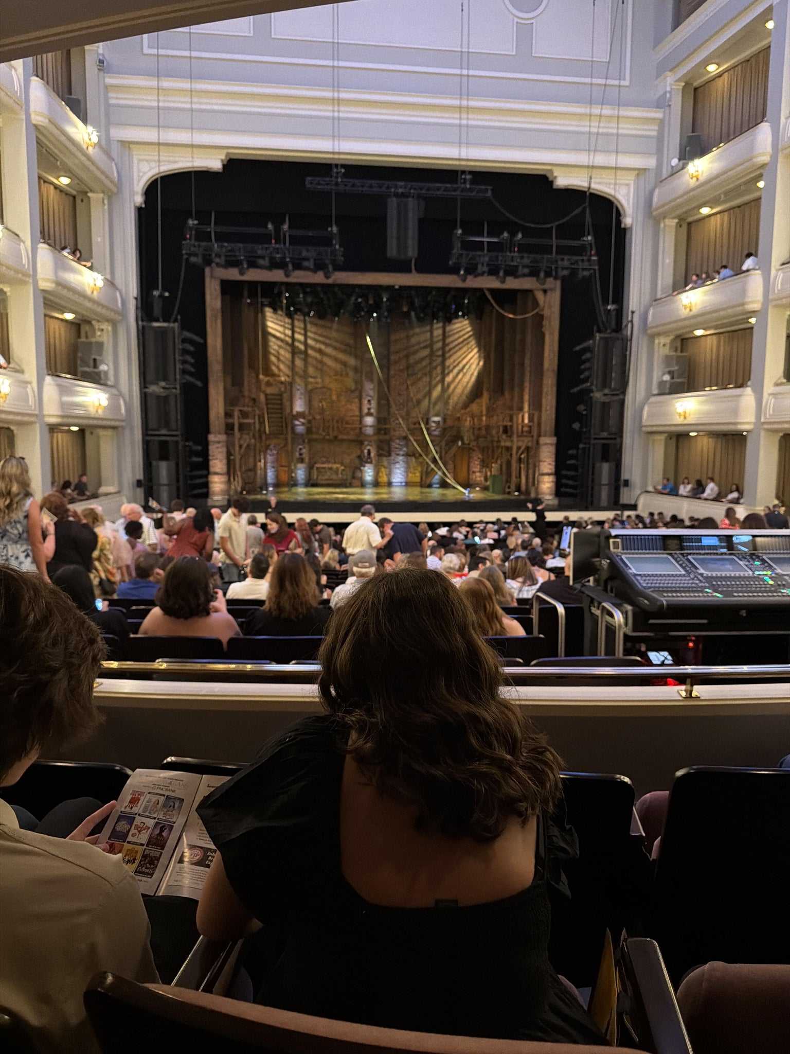 Vue réelle des fans prise de la Parterre au site Bass Performance Hall par Jennifer E