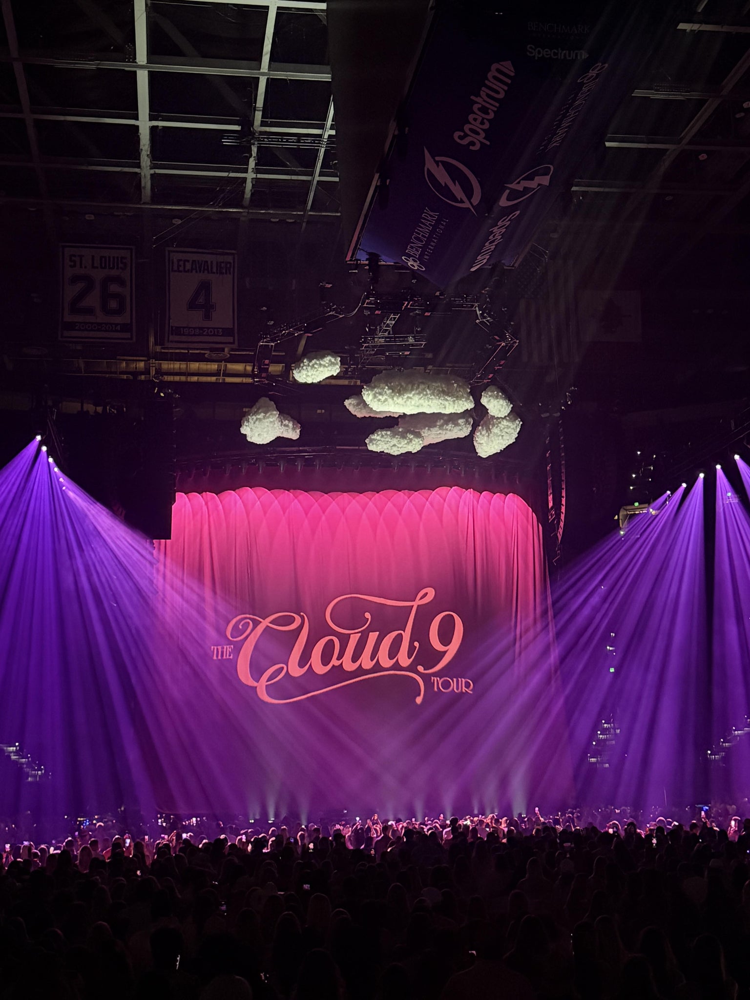 Vue réelle des fans prise de la Section 110 au site Benchmark International Arena par Kelsy C