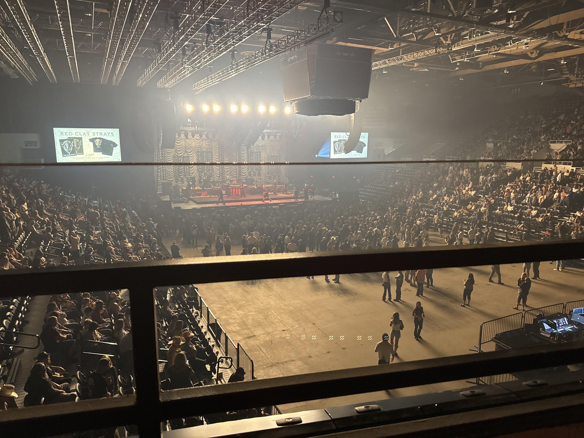 Vue réelle des fans prise de la Section 215 au site Bismarck Event Center par Gradin T