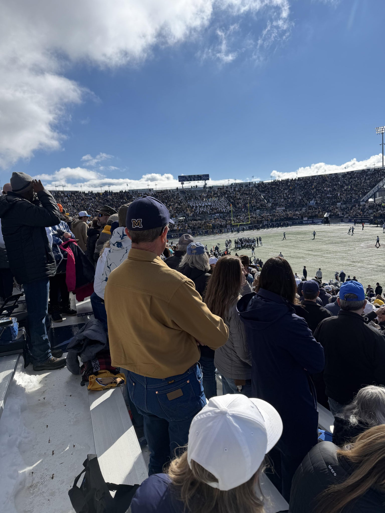 Vue réelle des fans prise de la Section 108 au site Bobcat Stadium - MT par Jenni O