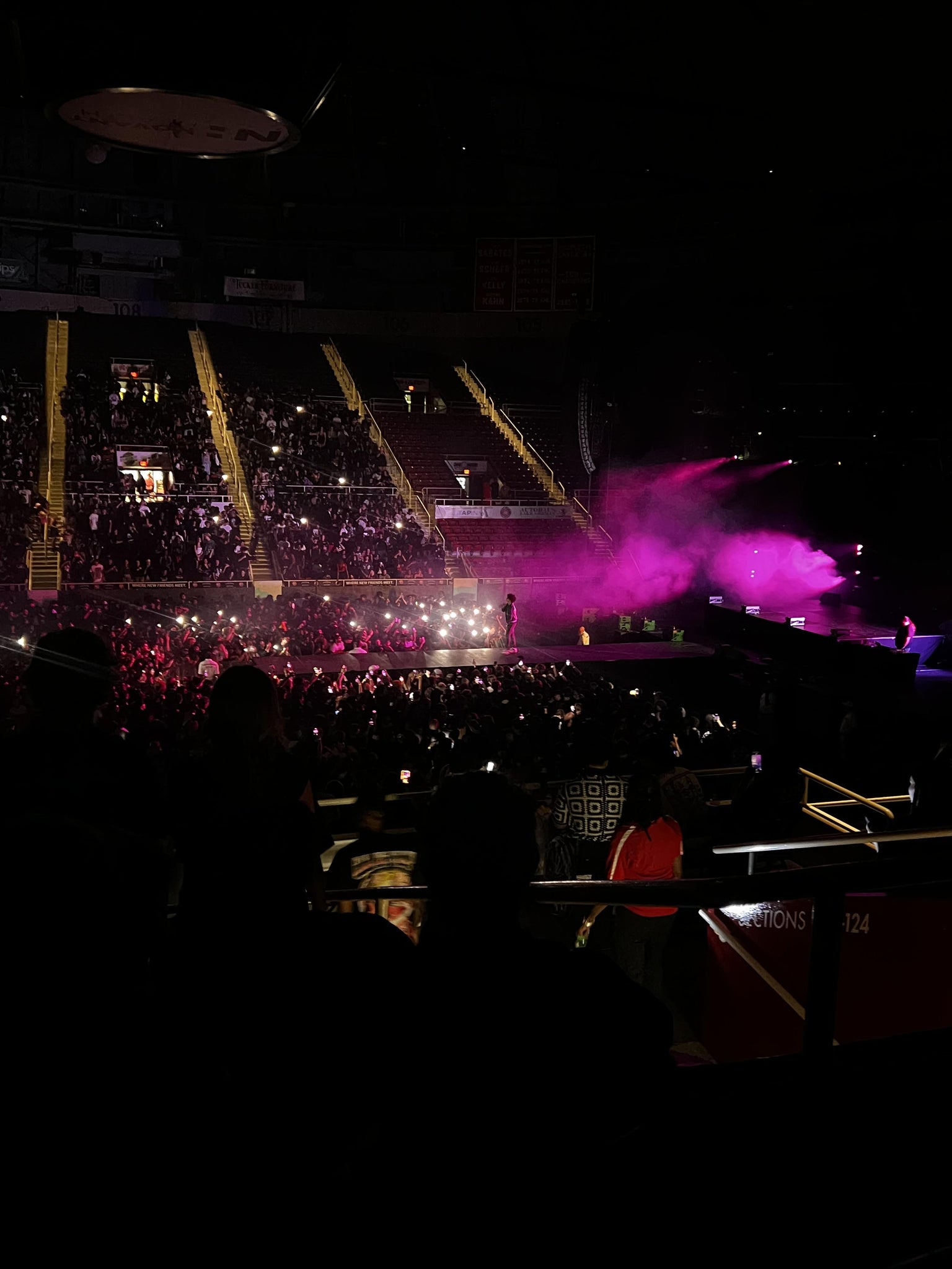 Vue réelle des fans prise de la Section 123 au site Bojangles Coliseum par Tati Q
